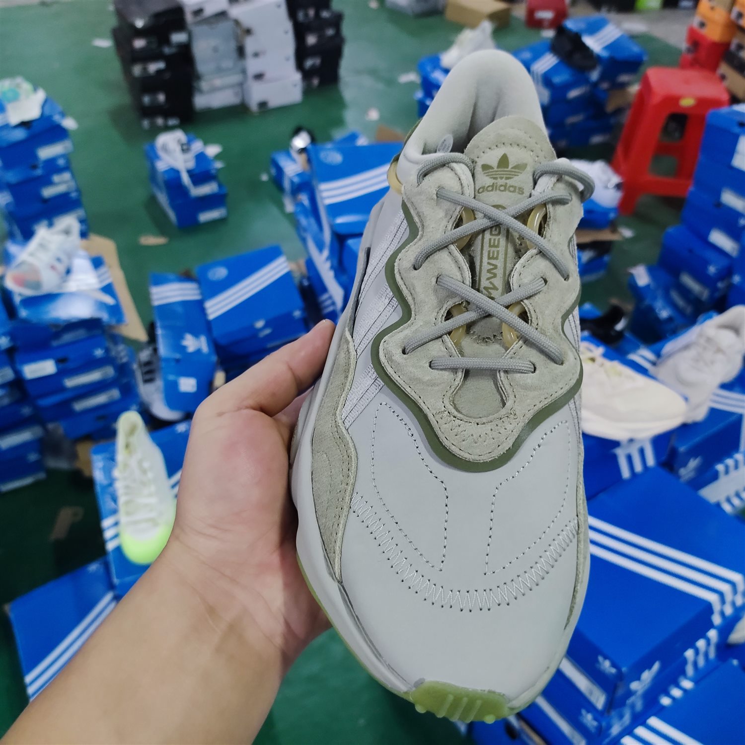 Adidas阿迪达斯三叶草OZWEEGO男女鞋新款复古老爹鞋休闲鞋 GW4434