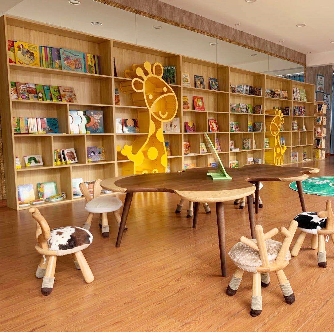 书架创意整墙长颈鹿书柜幼儿园早教本馆书架