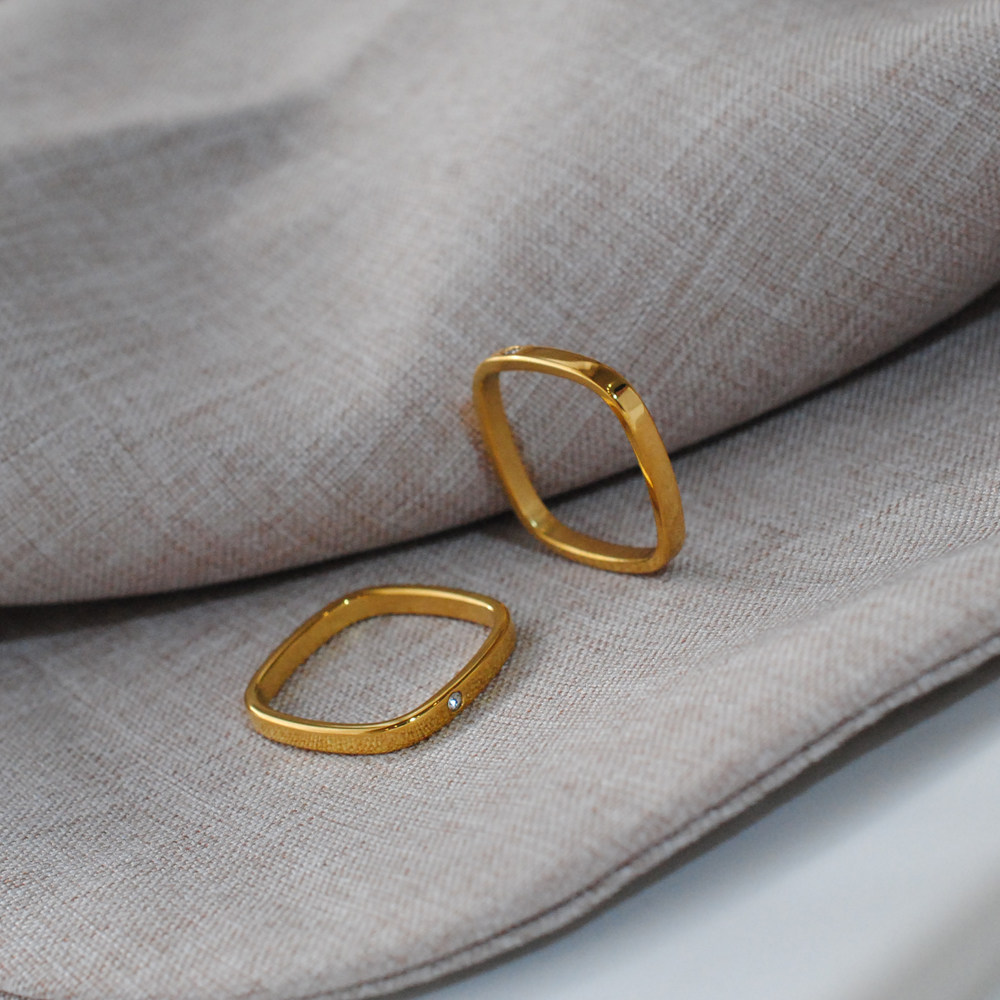 方戒金指环新款2021指环18k方形钛钢掉色不掉戒指