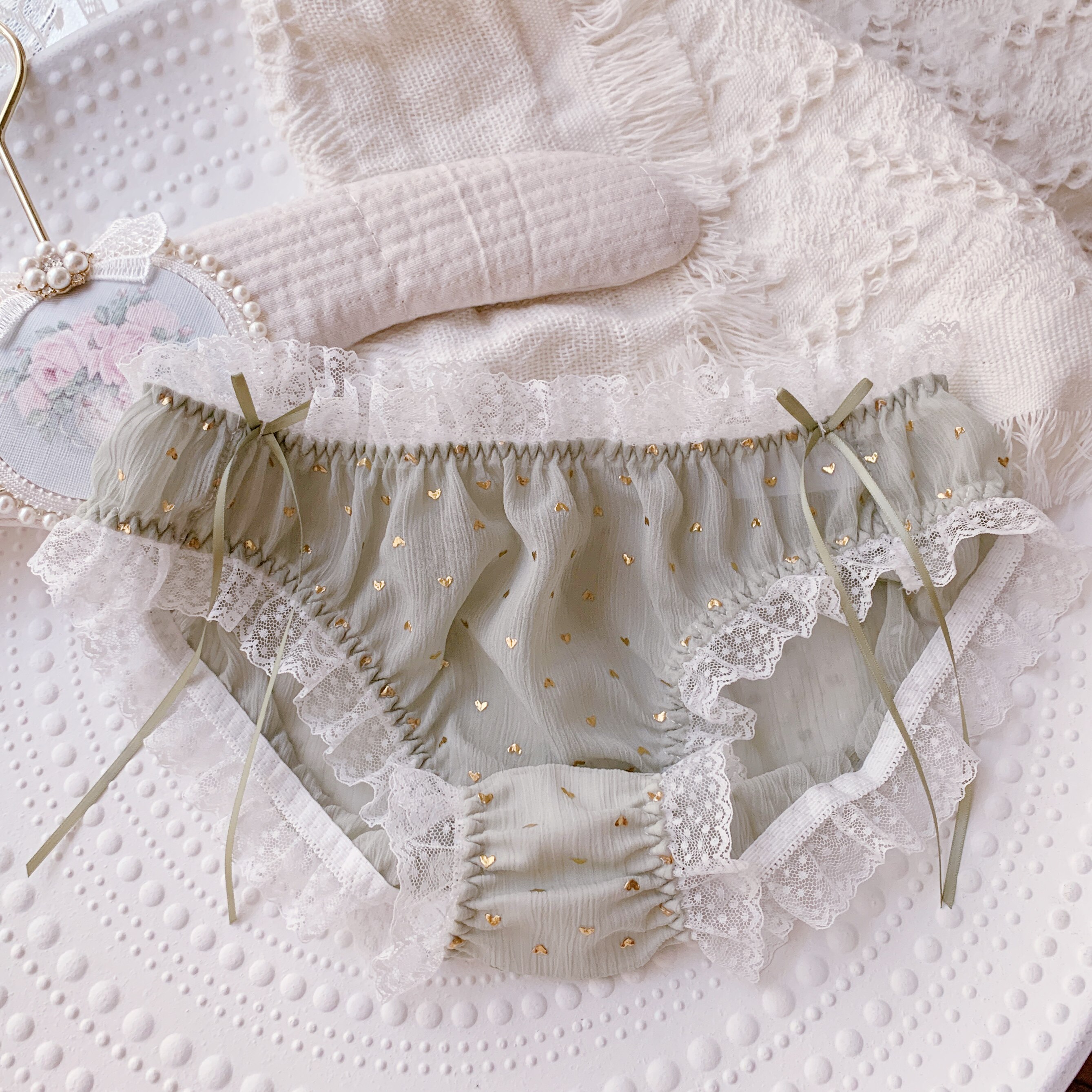 日系雪纺面包三角甜美爱心烫金花边少女蕾丝花内裤