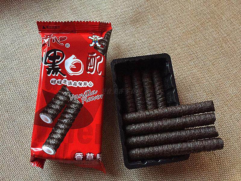 旺旺开心黑白配夹心蛋卷饼干散装整箱6斤香草蛋卷