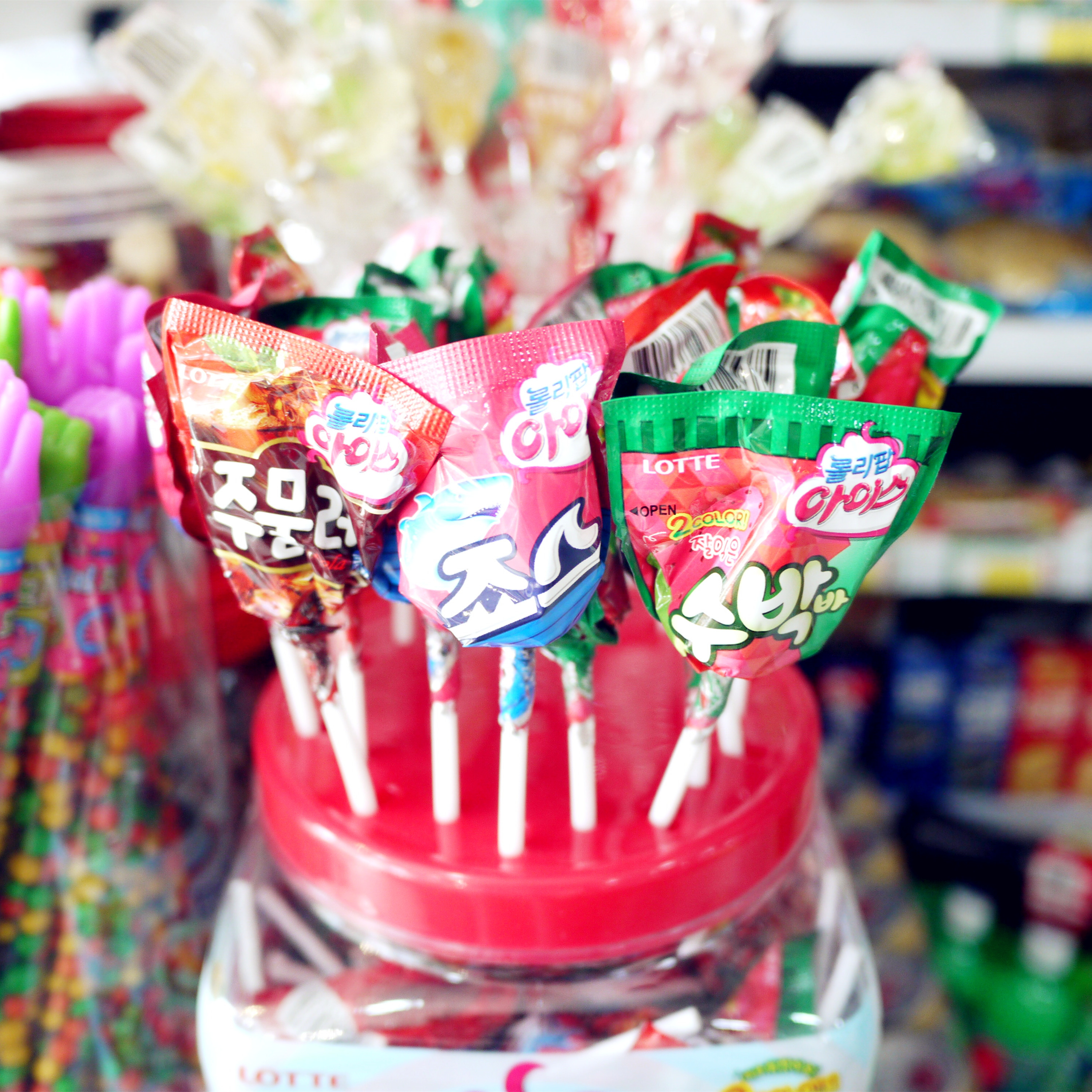韩国lotte冰淇淋棒棒糖进口糖果快乐天天水果西瓜可乐味一桶60支