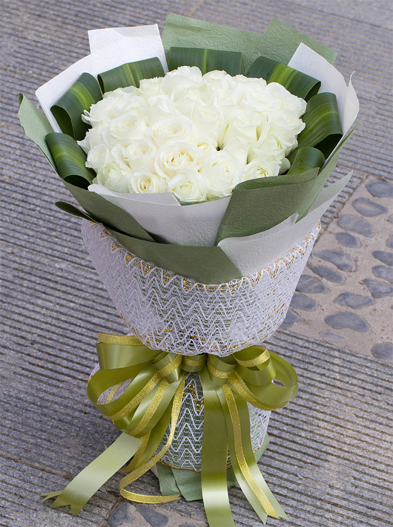 33朵白玫瑰北京花店南昌鲜花天津送花成都订花南通鲜花无锡花店