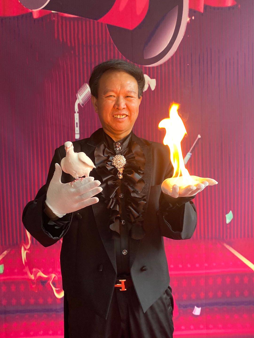 手套鸽子舞台魔术道具年会晚会会商魔术道具