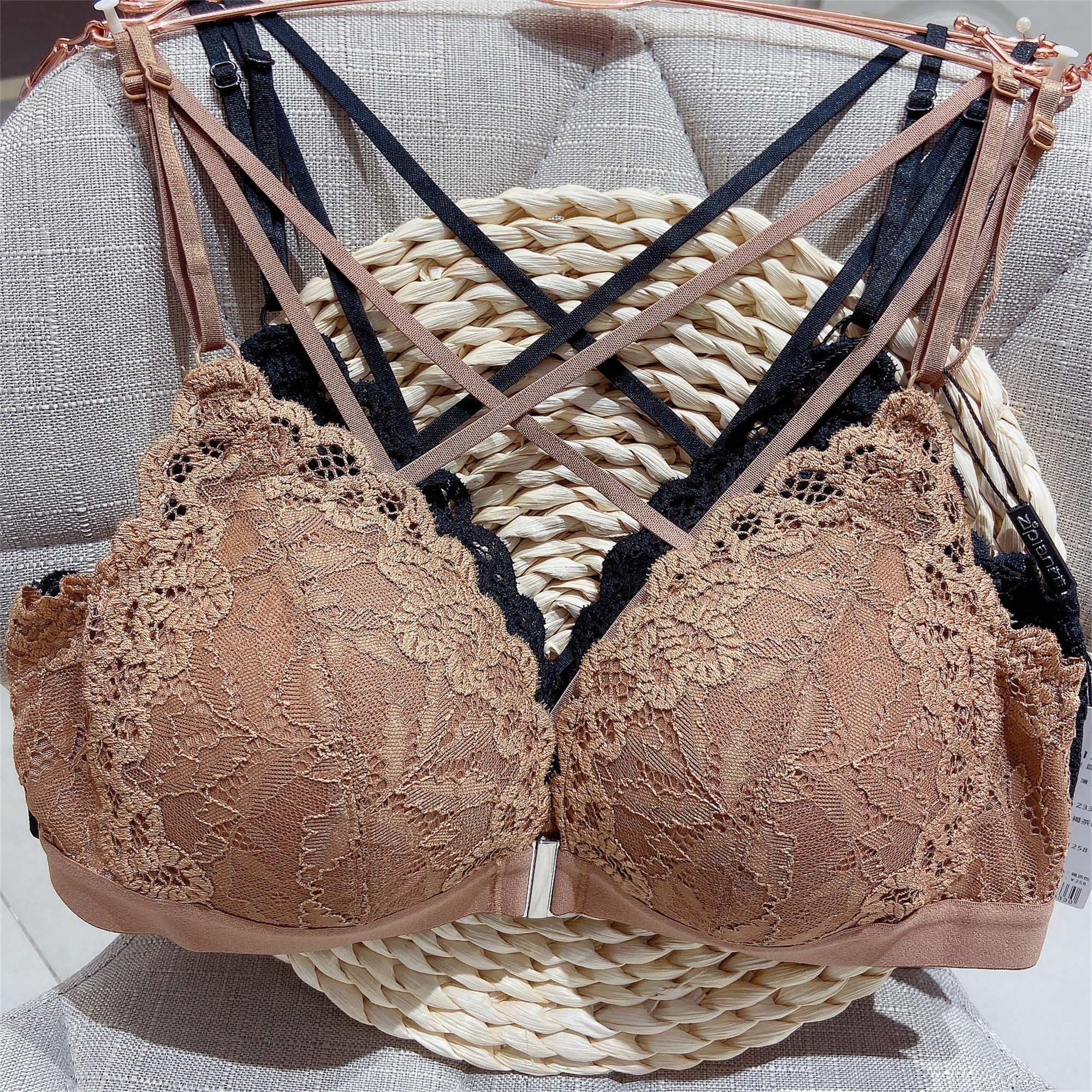 肩带内衣蕾丝性感聚拢薄款文胸美背前扣交叉文胸