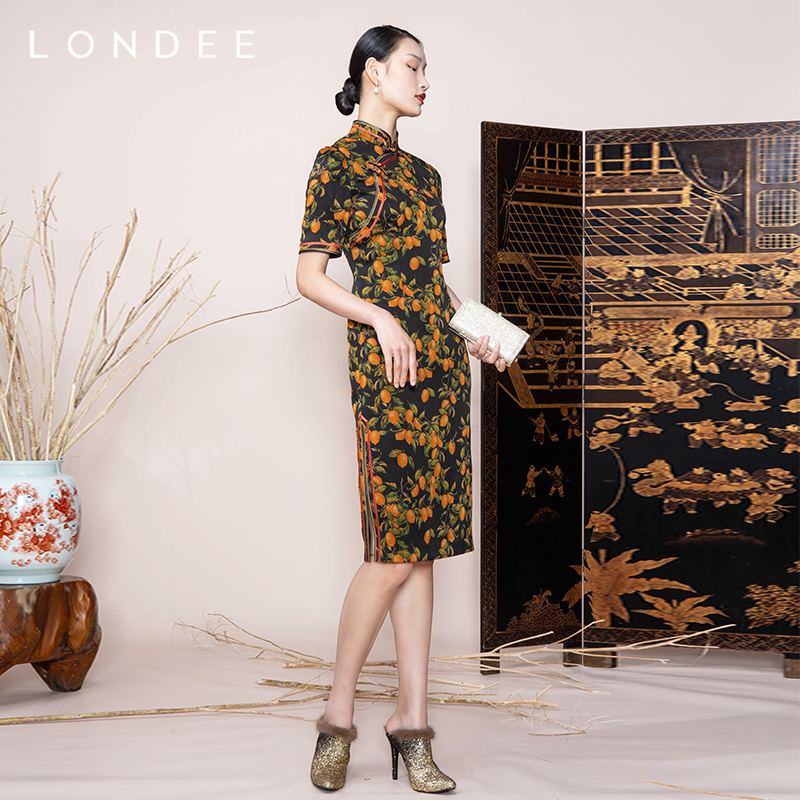 londee龙笛秋冬新款桑蚕蚕丝果实印花修身旗袍旗袍