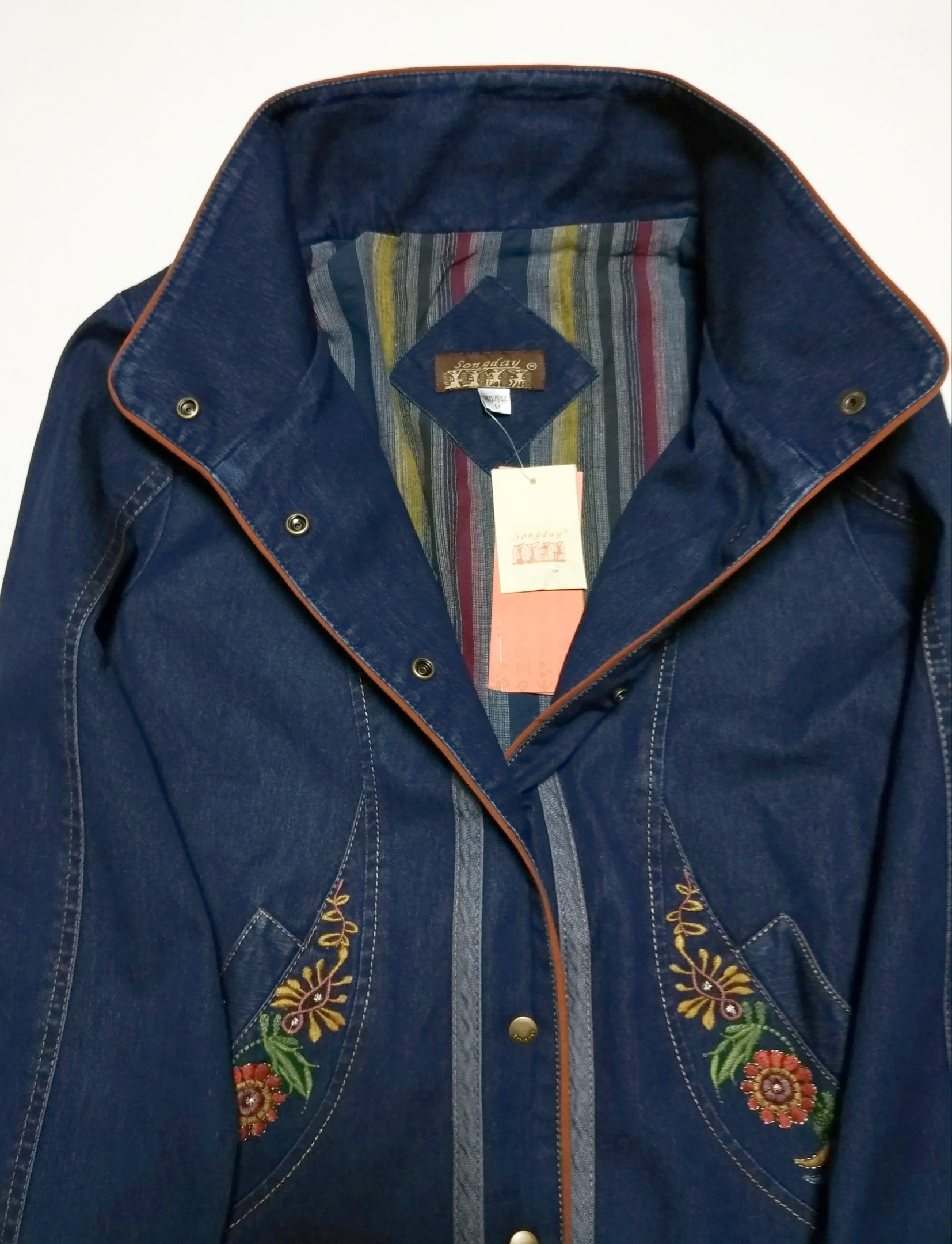 女装桑迪复古民族风秋装中老年绣花拼接牛仔上衣短外套