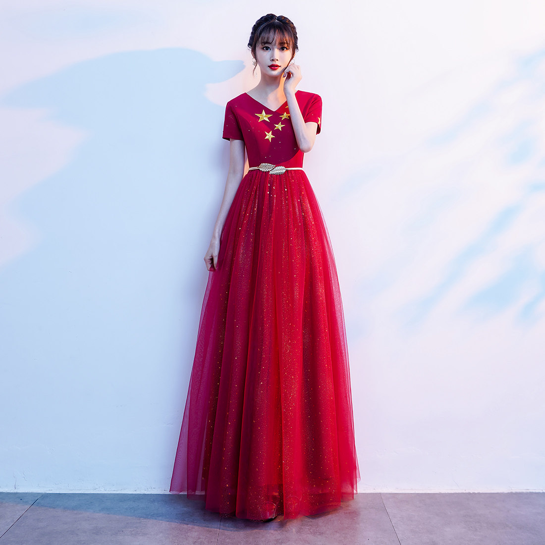 2022红歌比赛指挥主持人礼服红色大合唱团体演出服礼服