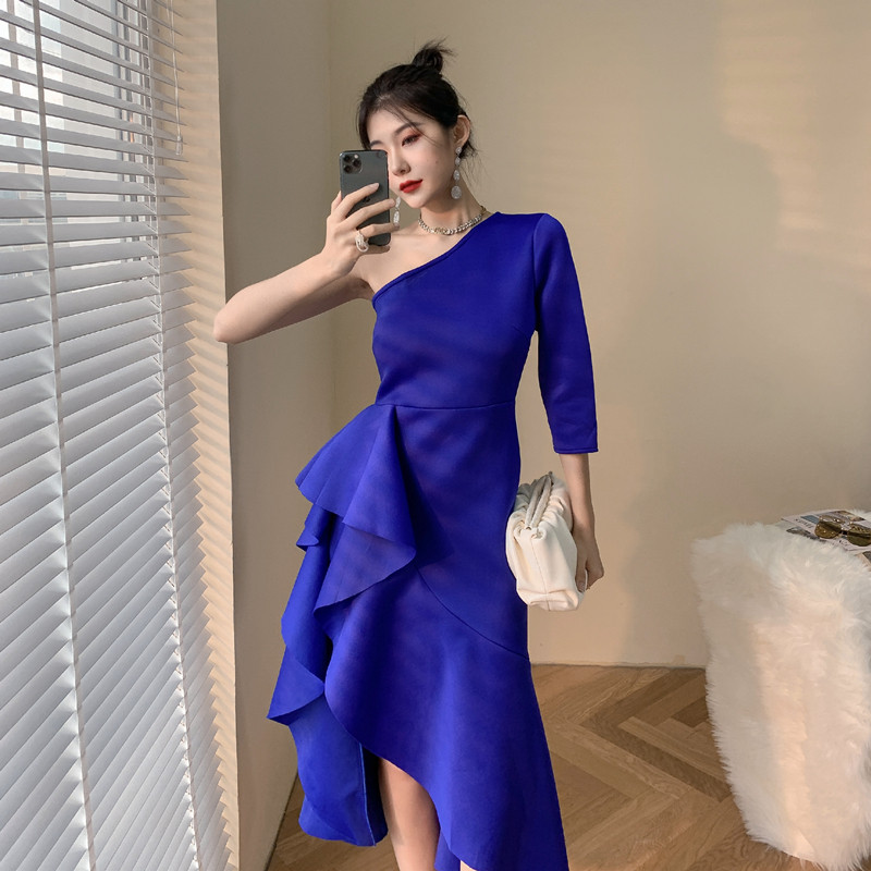 设计感斜肩小礼服蓝色气质派对酒会立体荷叶连衣裙