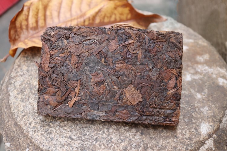 云南普洱茶陈年老生80年代方砖老古树老黄黄片干仓普洱