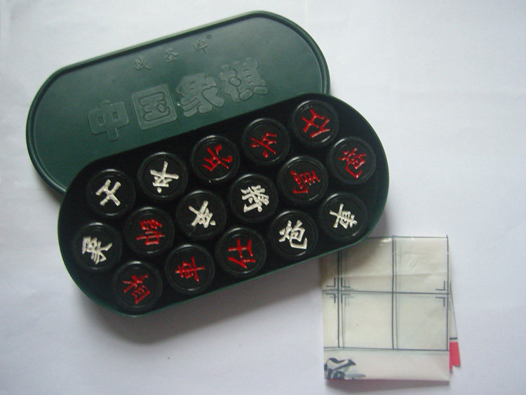 象棋特价中国象棋黑色棋子塑料实心对弈学生专用中国象棋