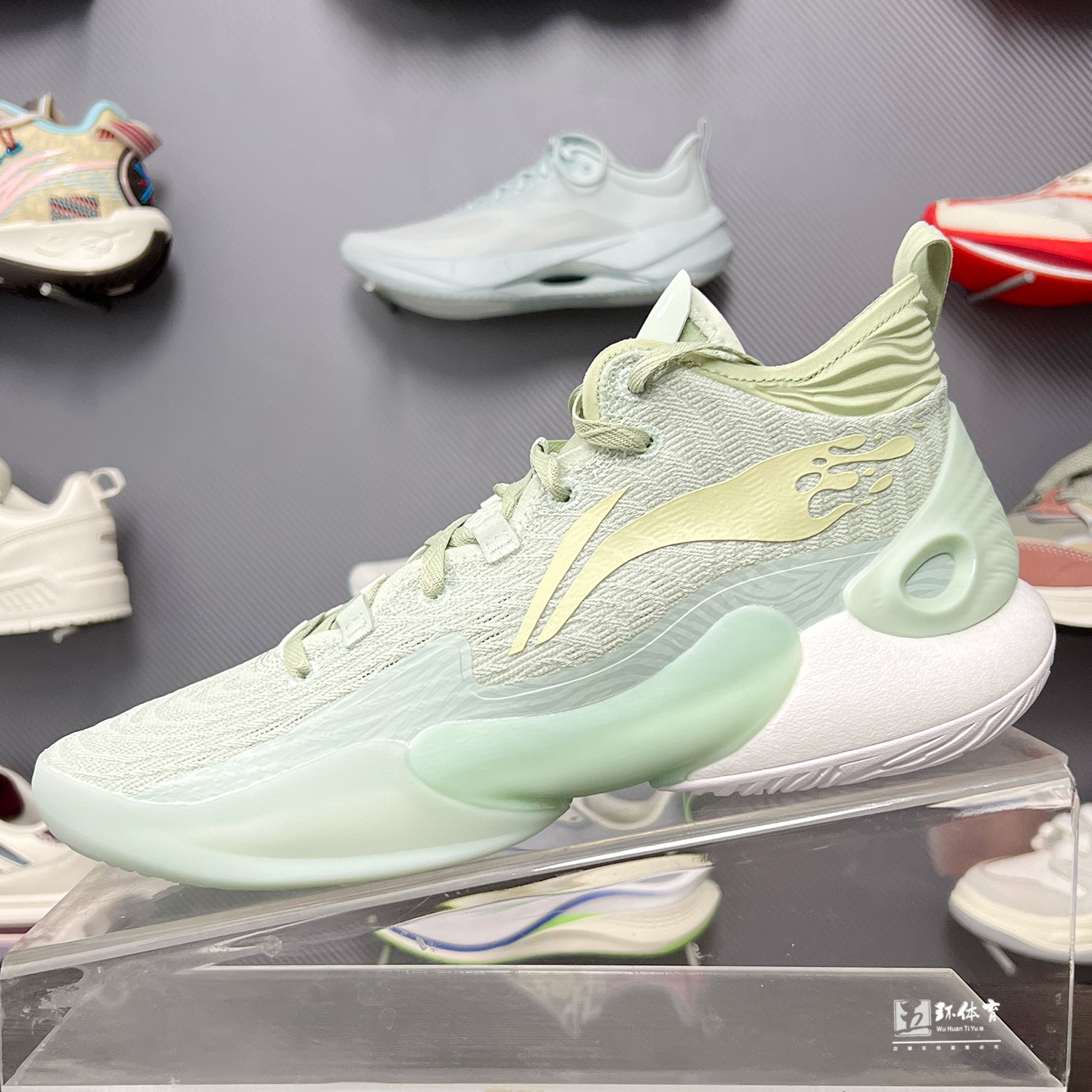 李宁篮球鞋2024春新品驭帅18传承男子中帮篮球专业比赛鞋abau009