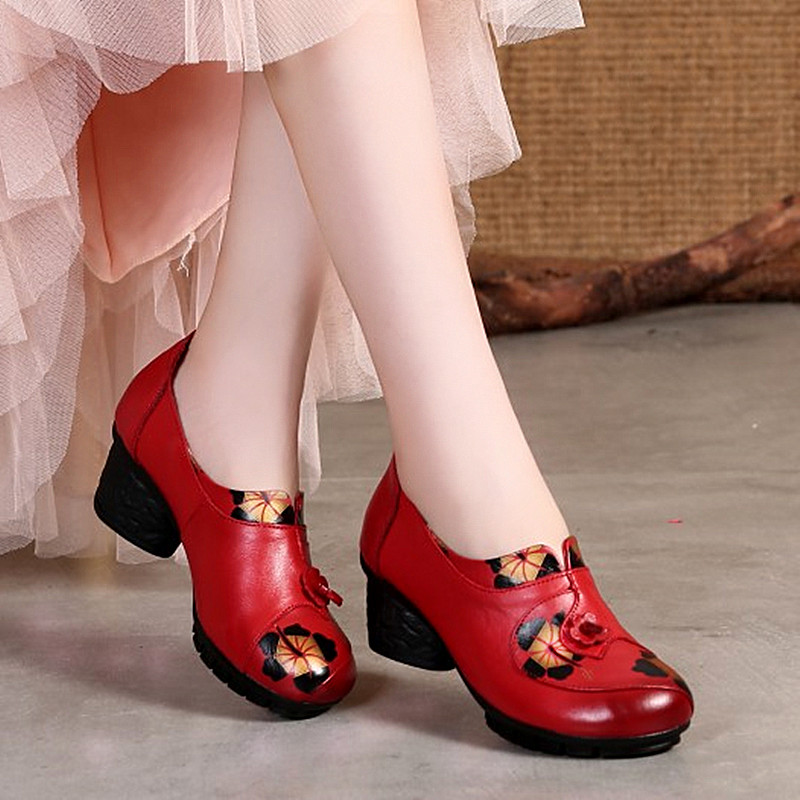 民族风女鞋2021春秋新款妈妈鞋真皮软底粗跟中老年圆头单鞋女皮鞋