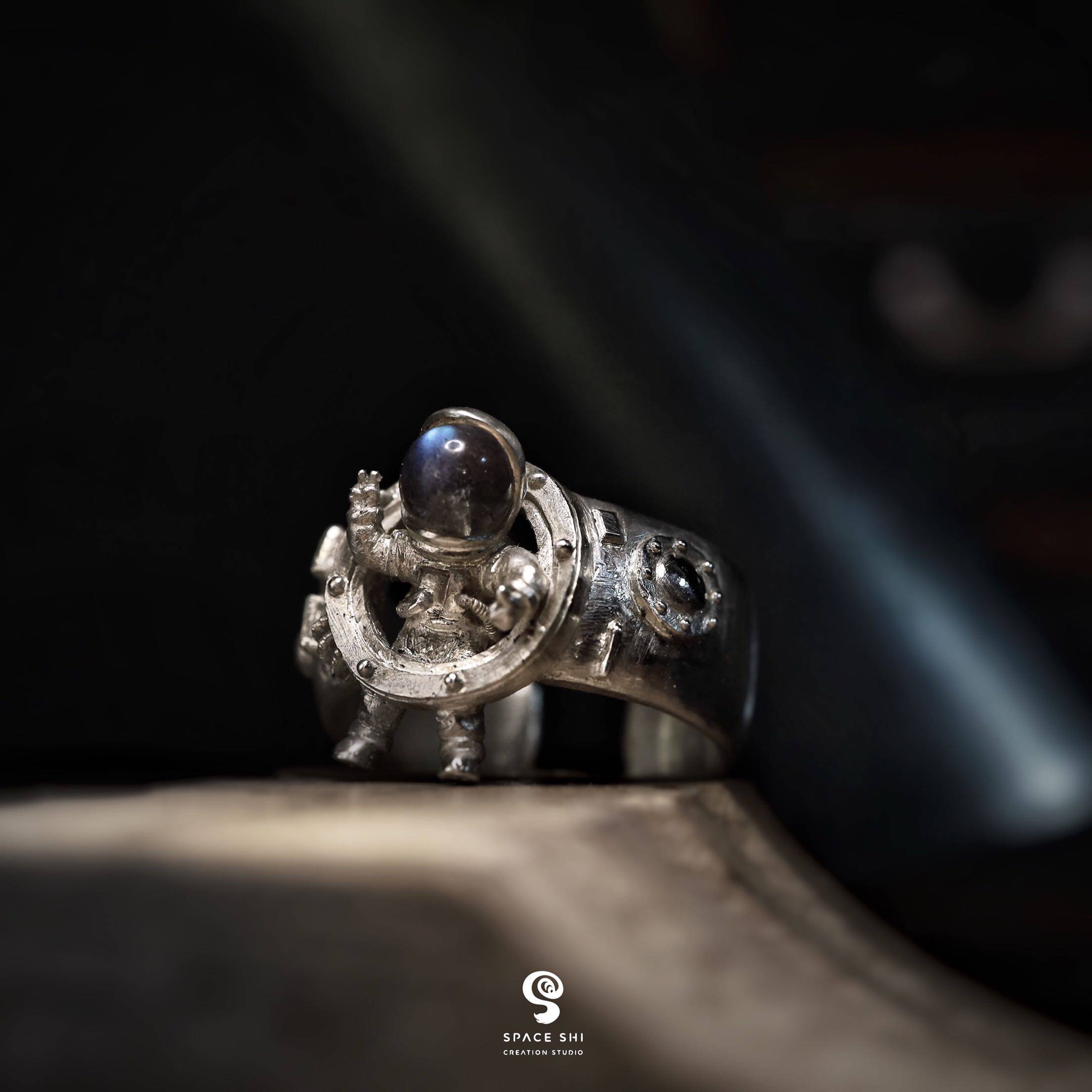 纯银原创首饰出舱任务太空人戒指宇航手工微雕戒指