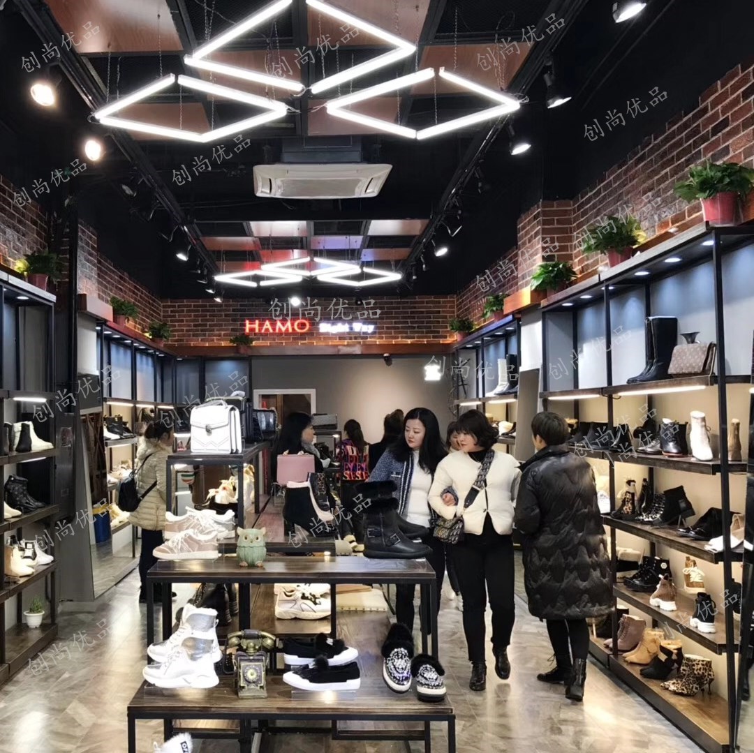 个性鞋店展示架装修效果图 – 设计本装修效果图