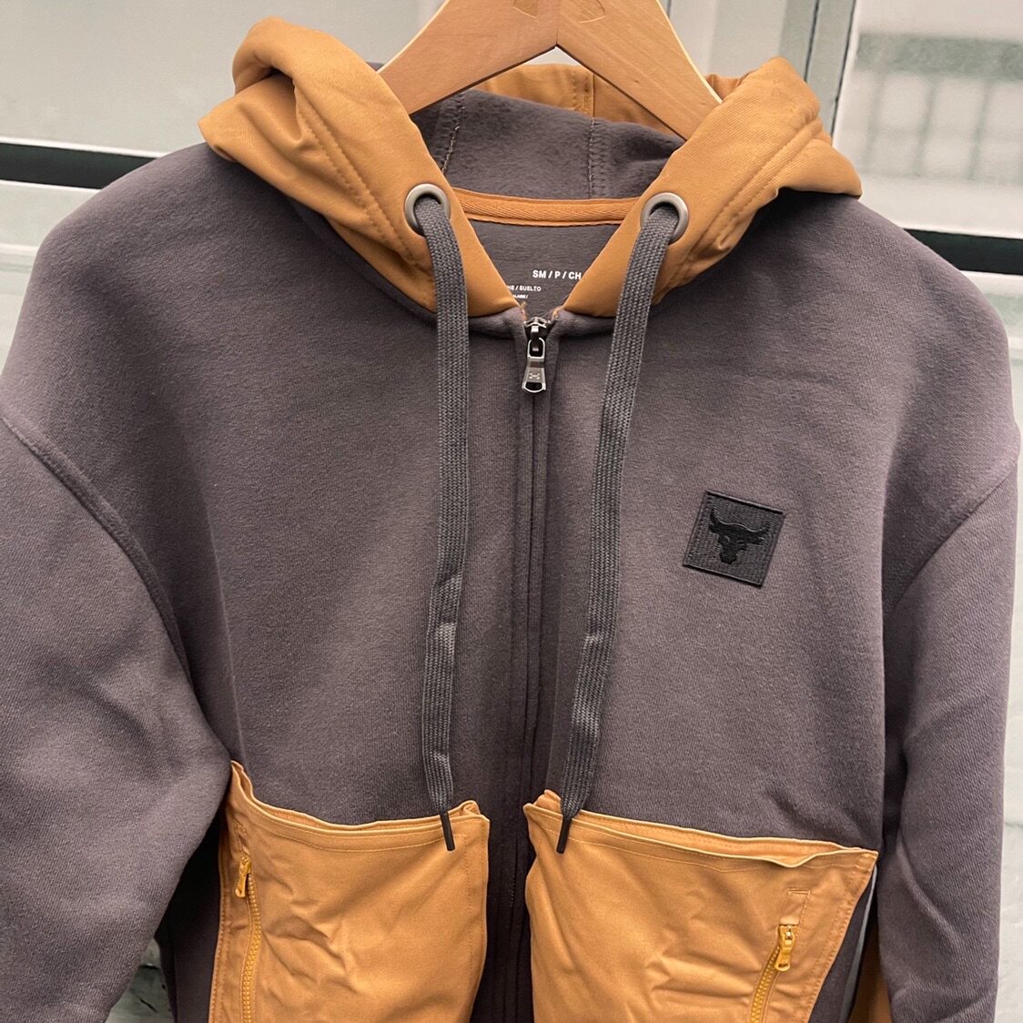 安德玛ua男子rock强森牛头连帽加绒运动训练卫衣运动茄克