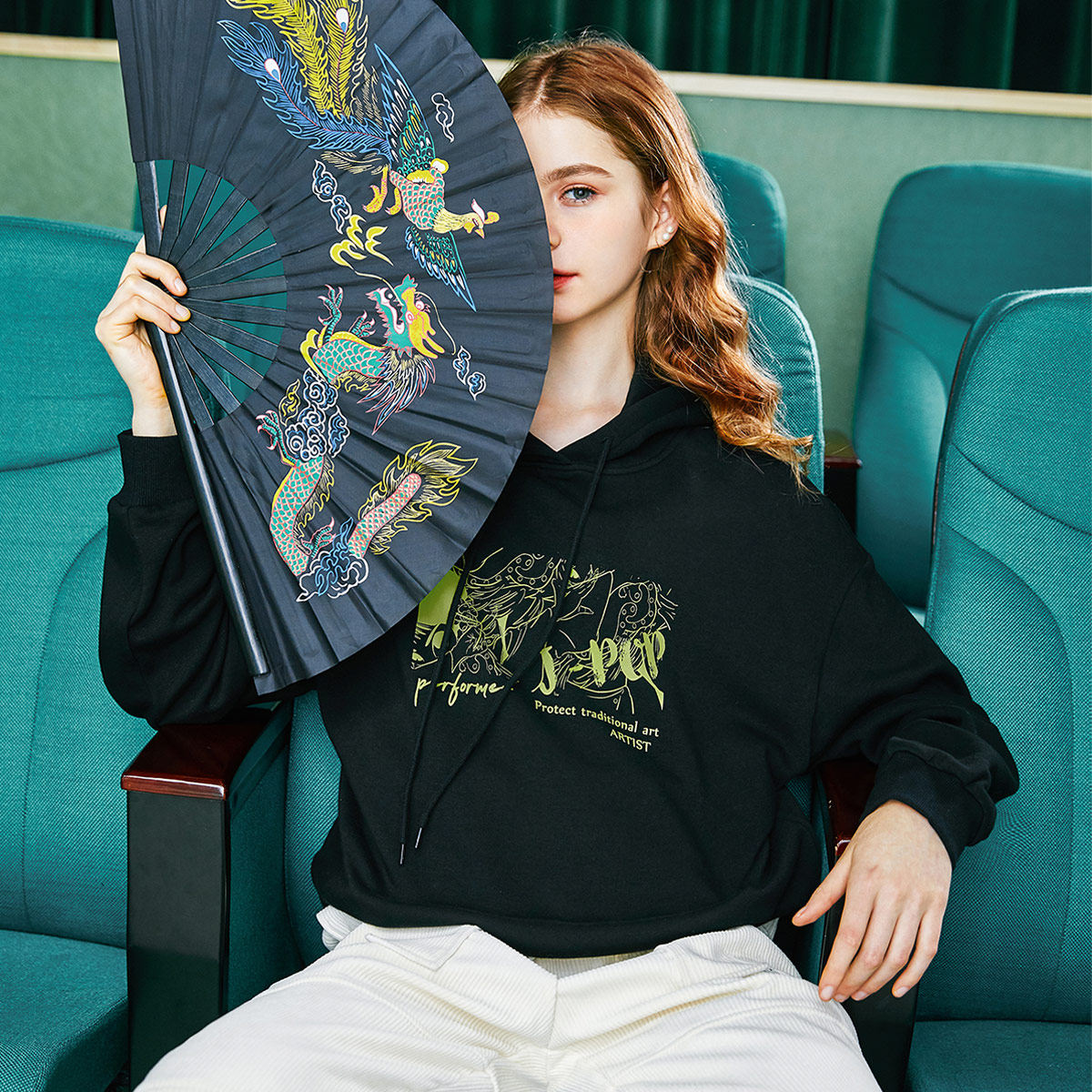 衣品天成卫衣女2020新款冬季中国国风京剧印花宽松卫衣