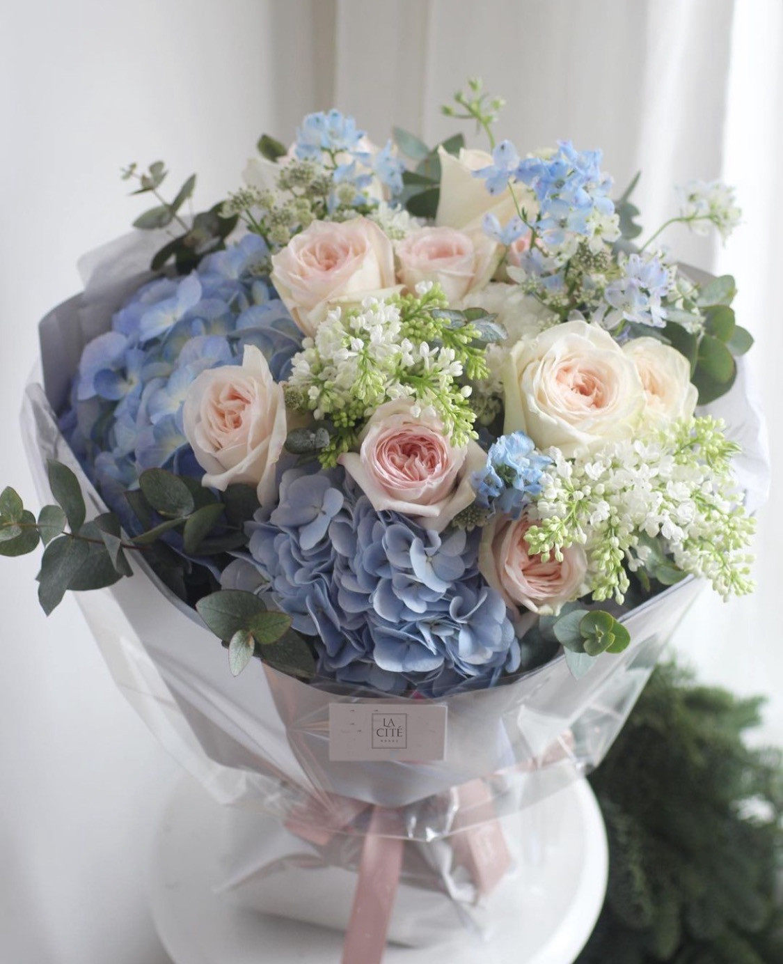 西岱岛北京同城鲜花速递新款蓝白混搭素雅花束生日鲜花速递同城