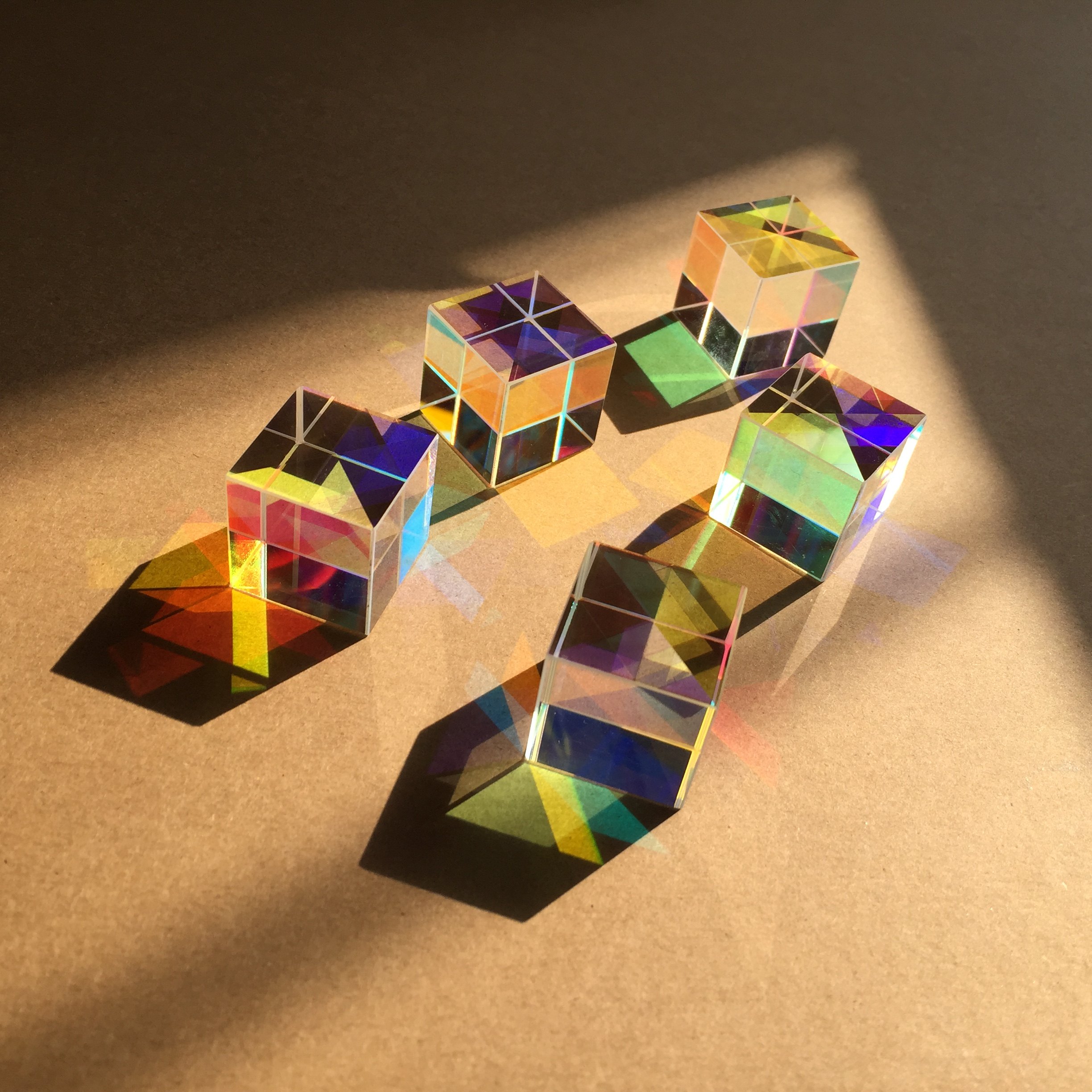 六面棱镜三菱镜彩彩虹拍照光学玻璃分光摄影摄影学文创