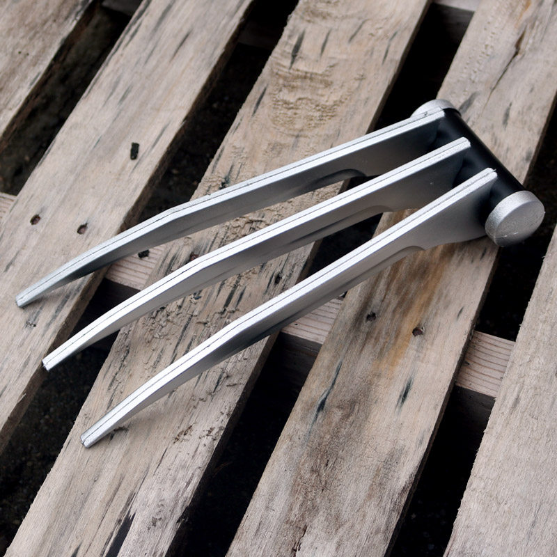 儿童万圣诞送礼活动节日圣诞道具模型仿真钢爪游戏实物周边