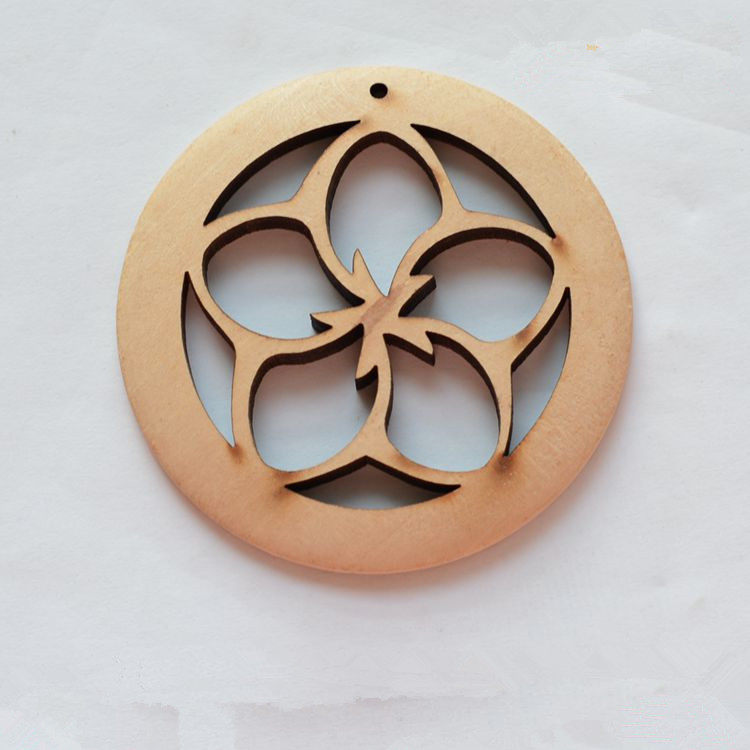 精品实木镂空图腾花圆木片毛胚木手工diy配件其他diy饰品配件