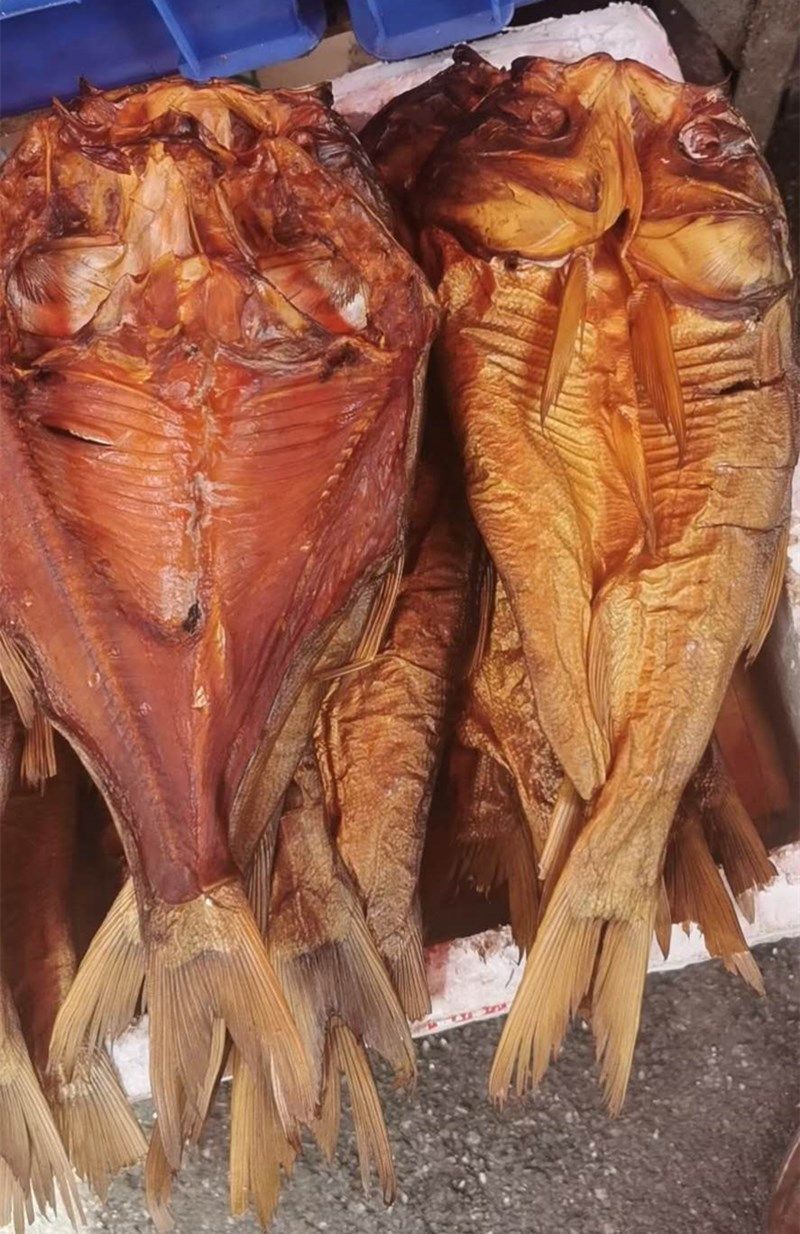 湖南湘西腊鱼250g鲢鱼整条咸鱼腌制腊味腊肉鱼干