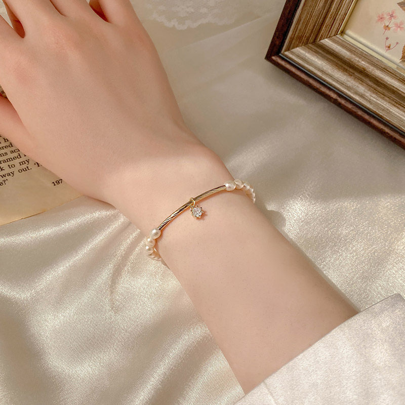 天然珍珠手链ins小众设计手串简约百搭闺蜜手镯女气质网红手饰品￥11.