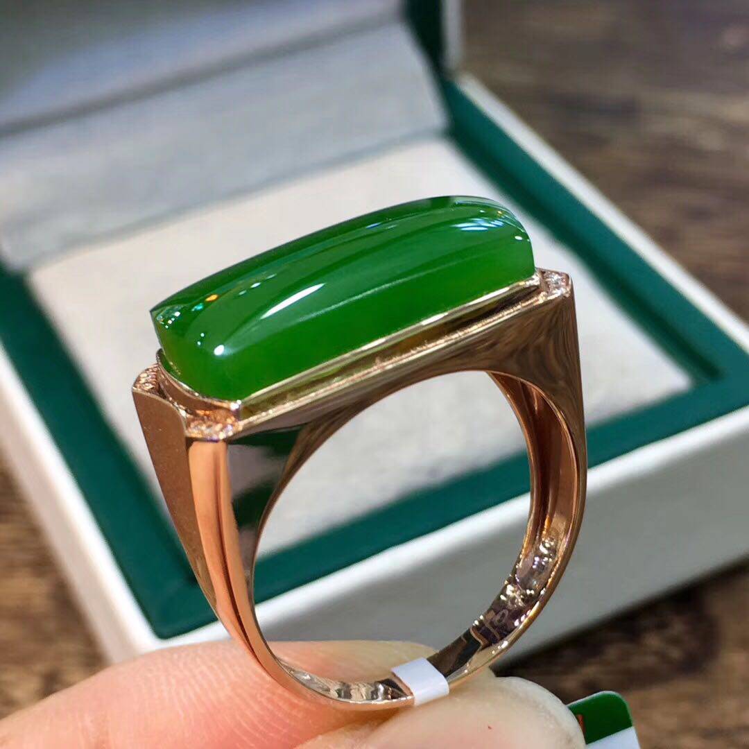 天然翡翠色阳绿和田碧玉镶18k金戒指马鞍指环男送爸爸老丈人礼物