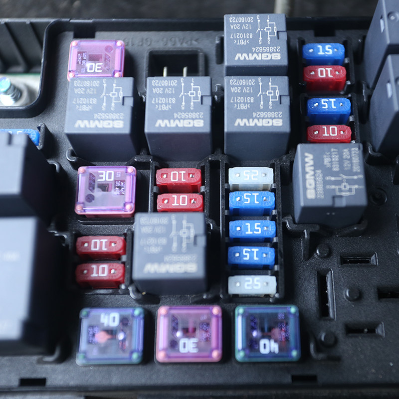 奔驰glc260l300lglk260glb200汽车汽车保险保险丝插片点烟器保险片