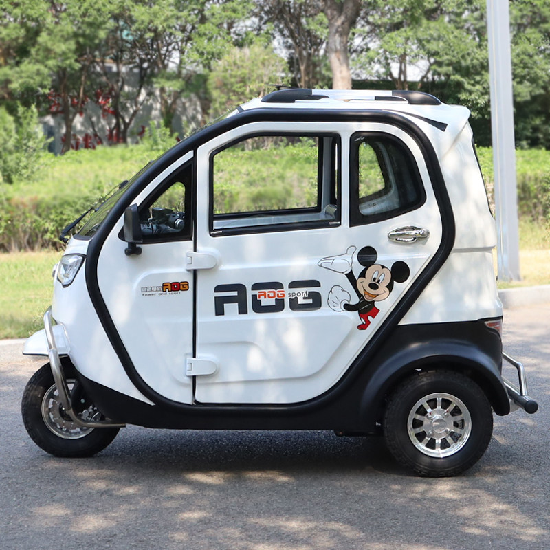 新款接送孩子电动三轮车家用小型代步车女全封闭电动三轮车