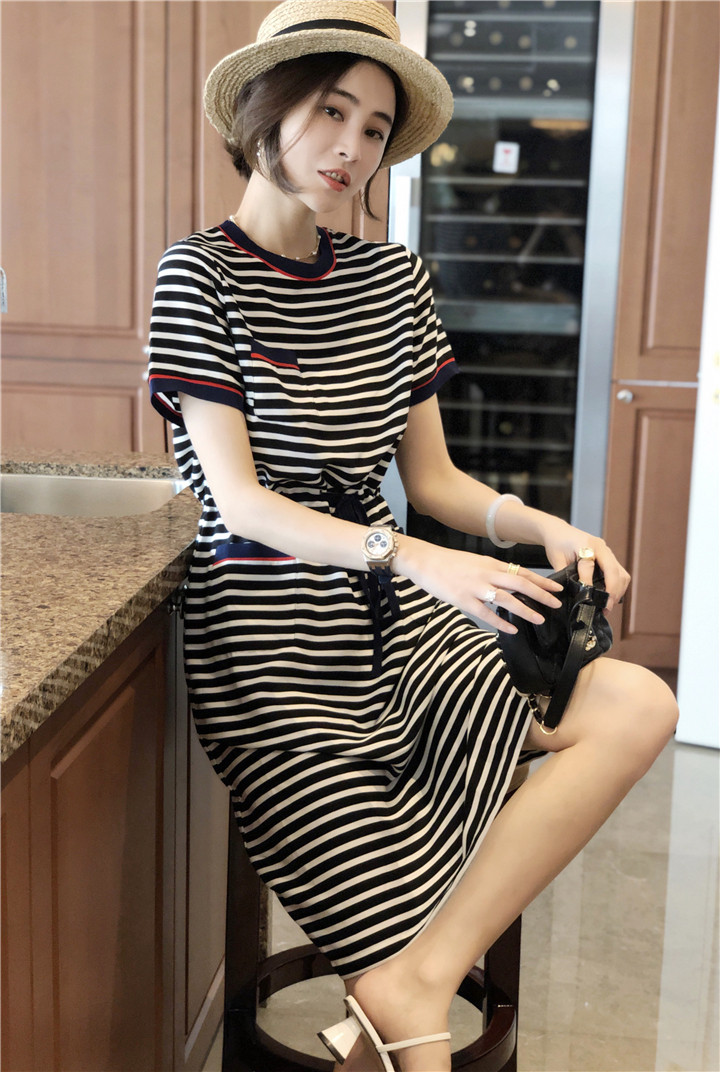 条纹连衣裙欧洲站秋装2020新款欧货女装洋气休闲连衣裙