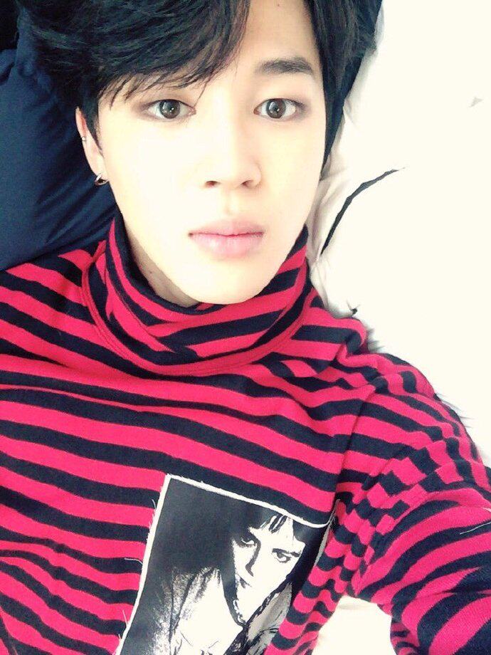 gd权志龙朴智旻闵玧其同款红黑条纹高领贴布t恤