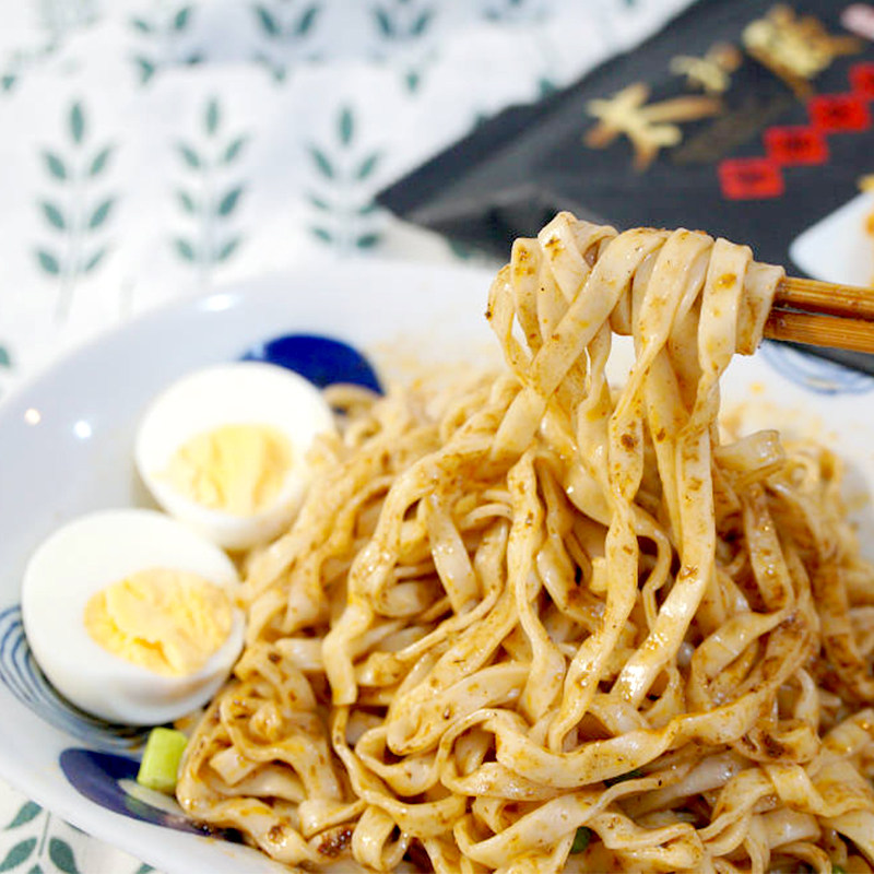 台湾手工包包日晒超人人气美食155g麻拌辣椒面条