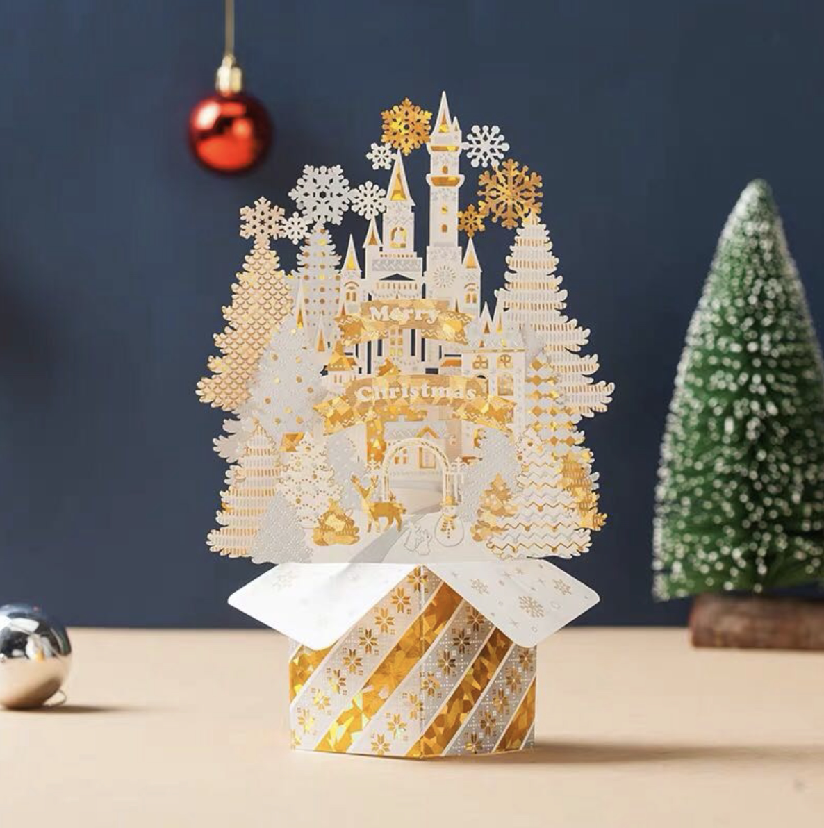 网红抖音同款新年2021春节立体镂空城堡烫金节日装扮用品