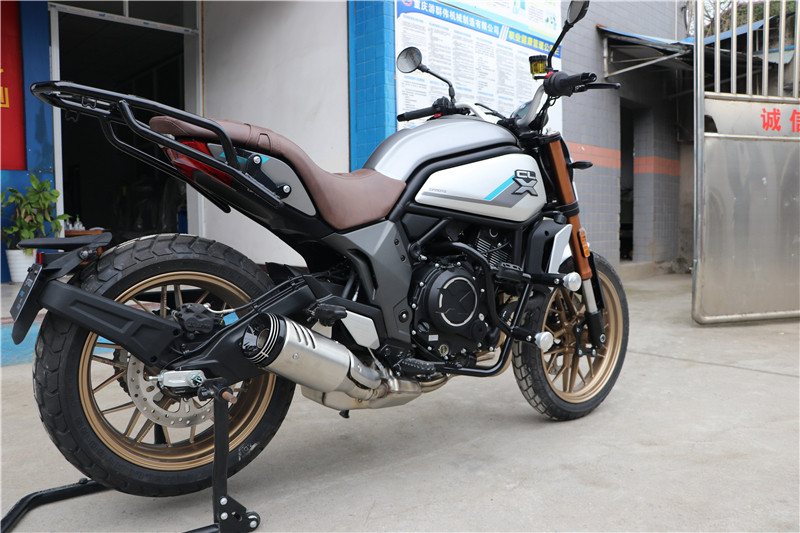 适用于春风700clx货架尾箱架改装装载装载物物架尾翼摩托车尾翼