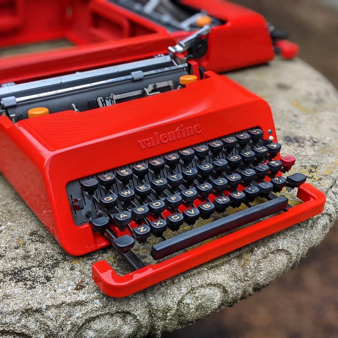 老式olivettivalentine情人节打字机复古机械收藏古董红色打字机