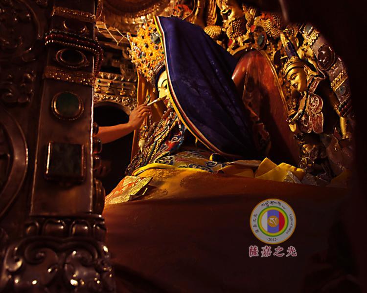 拉萨小昭寺藏传佛教密院释迦牟尼8岁身像珍贵佛衣一小其他