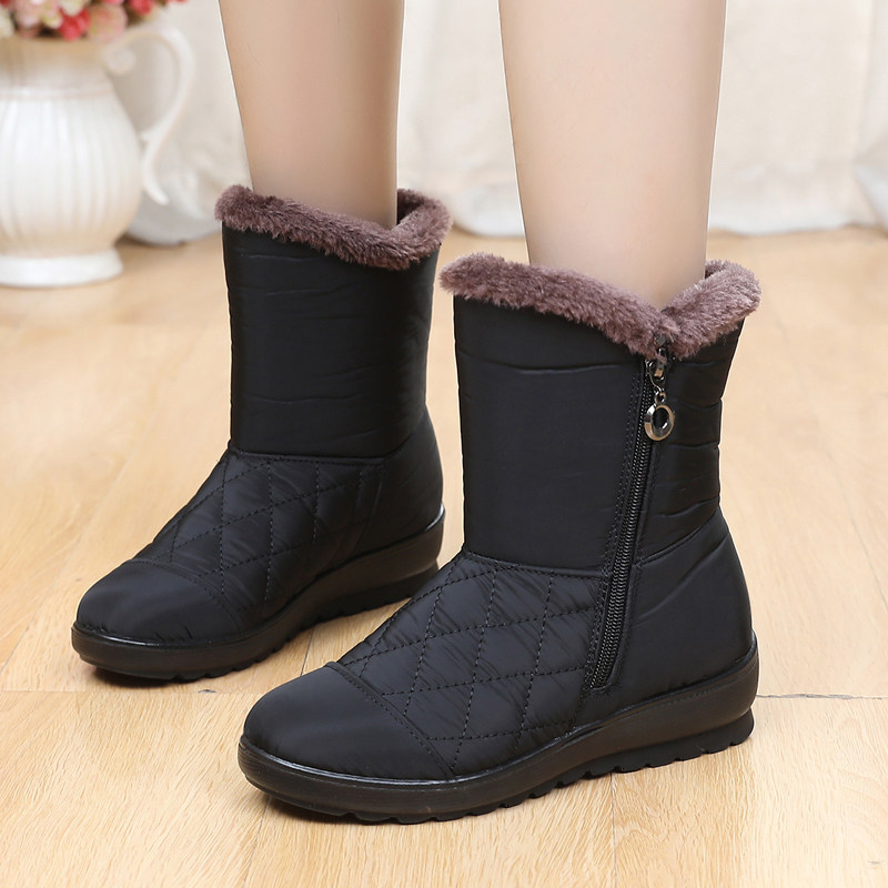妈妈棉鞋女士防水冬季平底靴大码保暖雪地休闲时装靴