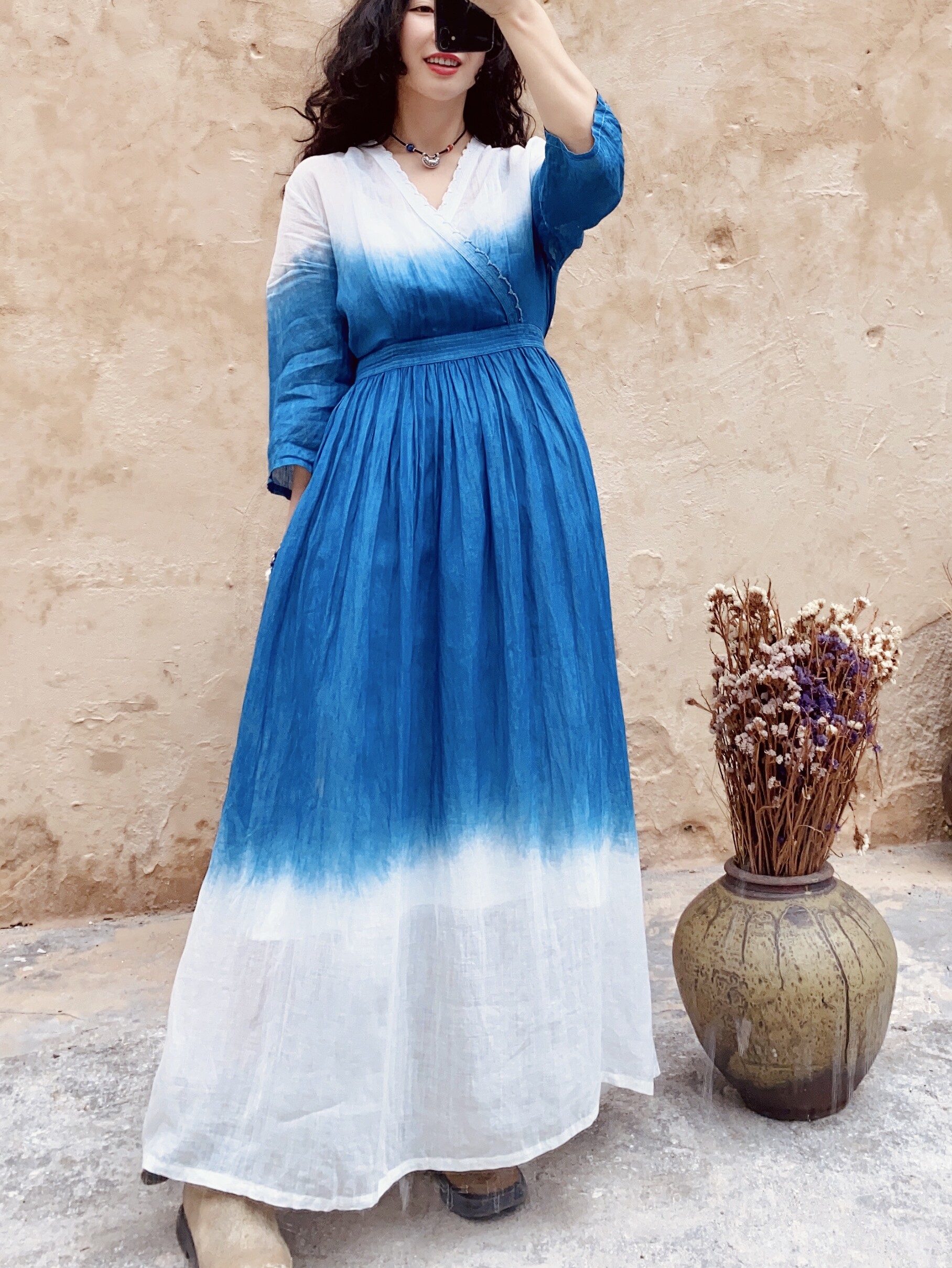 花间间里夏新苎麻植物蓝染扎染领斜高腰系带连衣裙