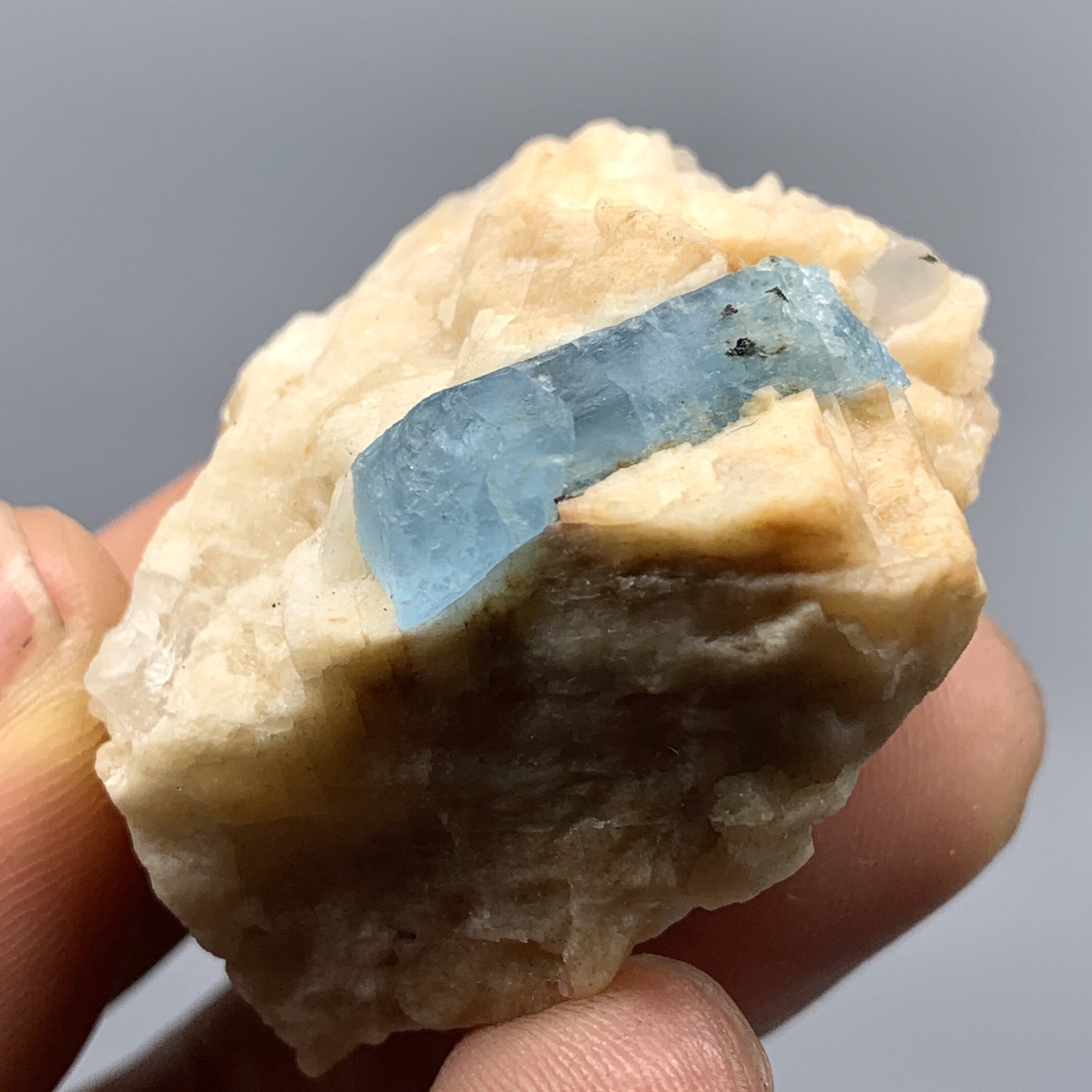 柱状海蓝宝石柱石天然矿物晶体教学标本矿石原石摆件