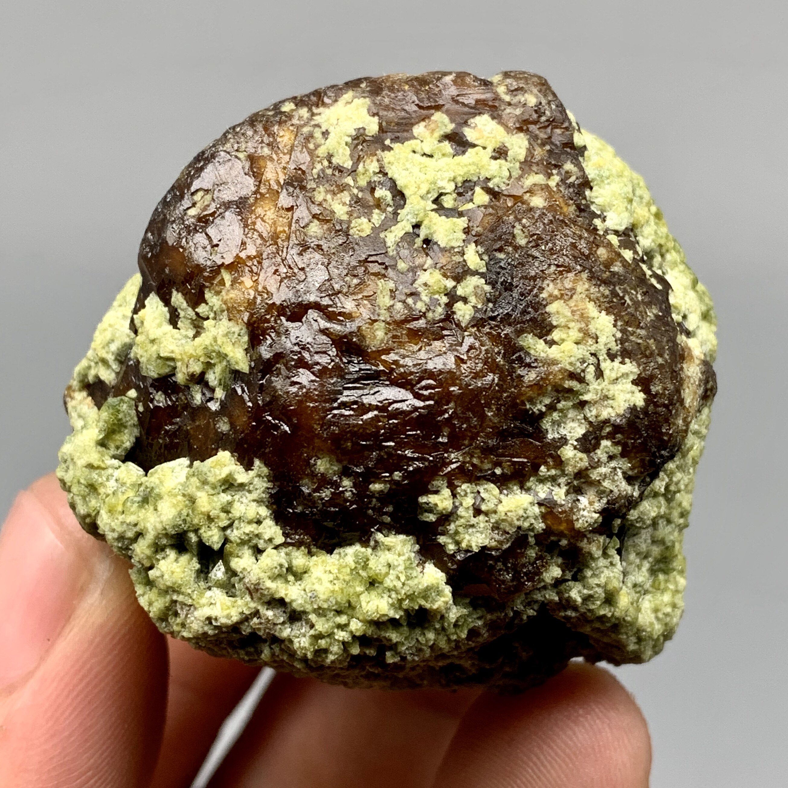 马里绿色翠榴石天然稀有宝石矿物晶体原矿矿石摆件