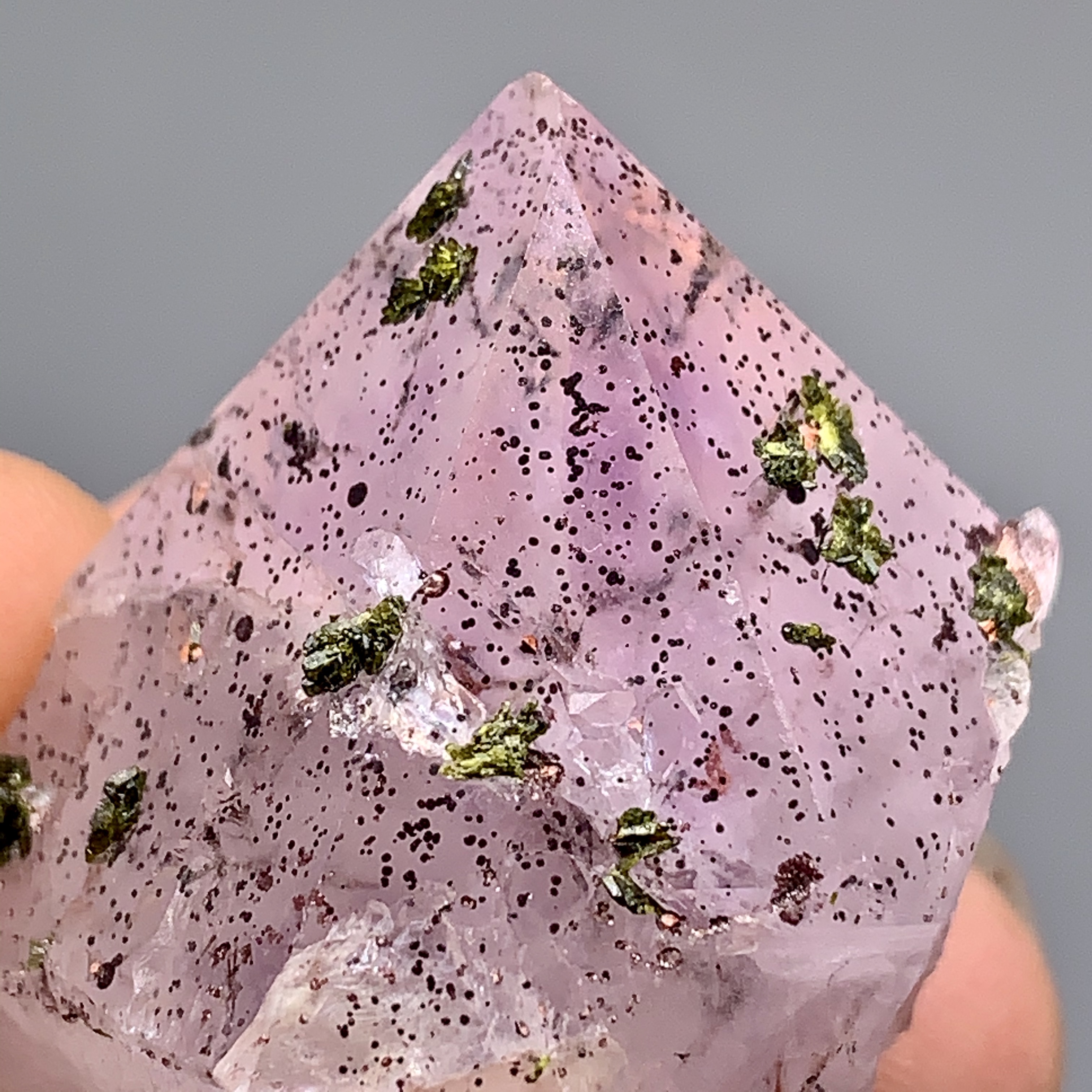 水晶四川花园绿帘石包裹体超七水天然矿物晶体摆件