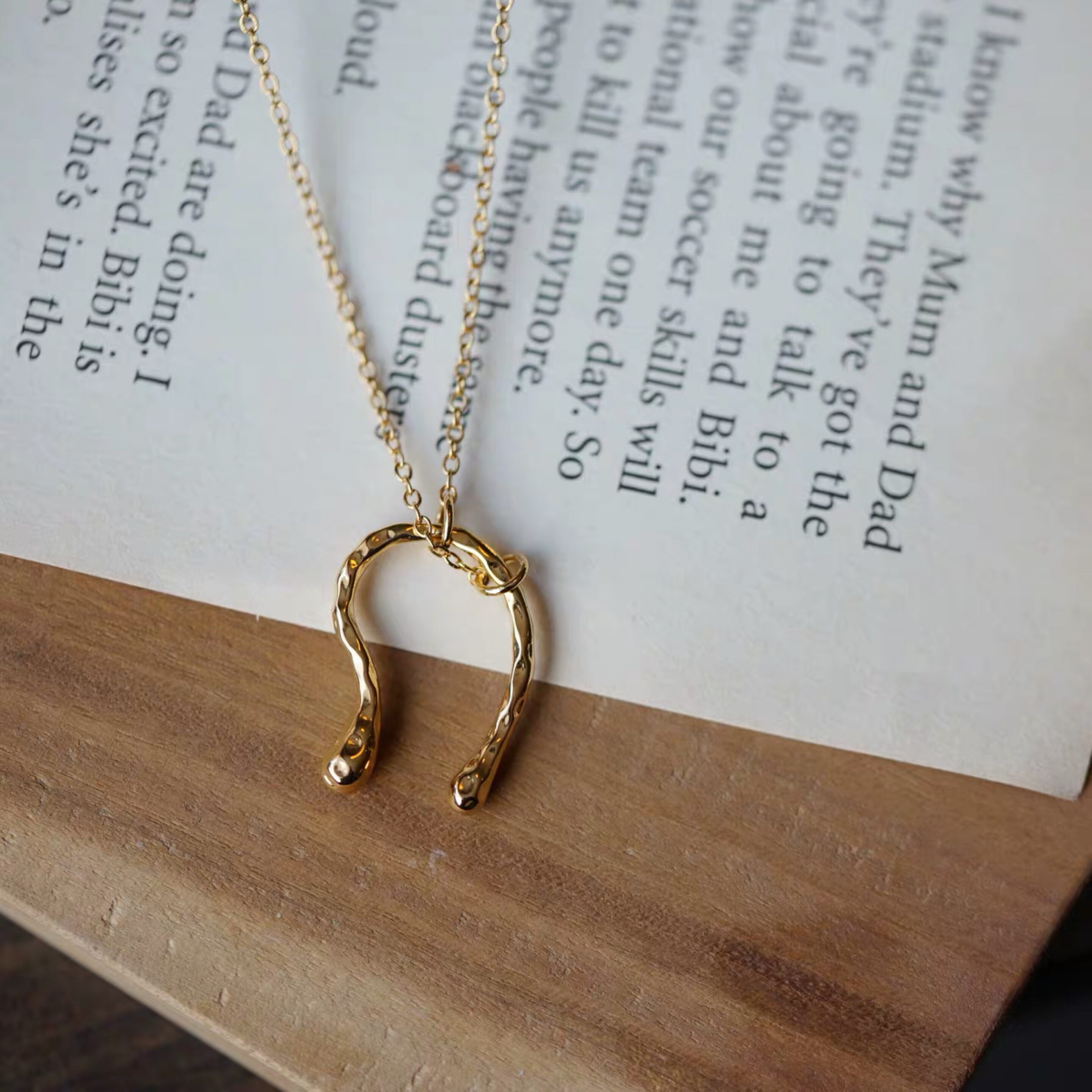 savi三野集市马蹄项链镀金不褪色极简风格同款项链