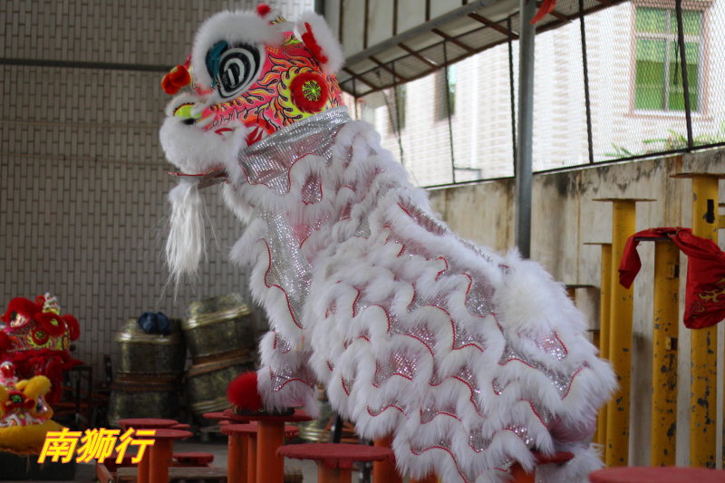 南狮行出售醒狮 舞狮头 白色狮子头 醒狮用品 遂溪醒狮_双氙车灯改装
