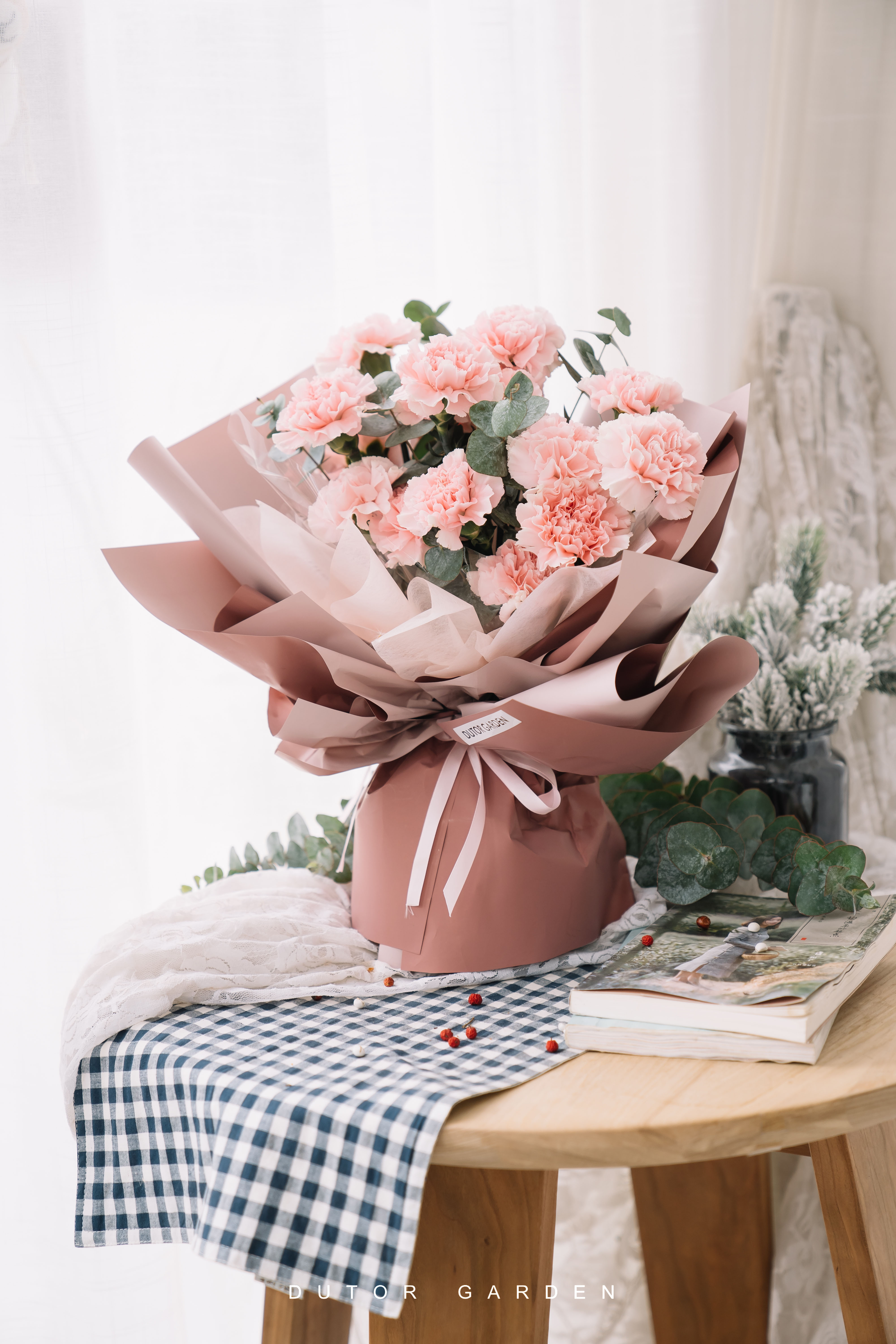 西安花店粉色康乃馨尤加利母亲节鲜花长辈领导同城鲜花速递同城