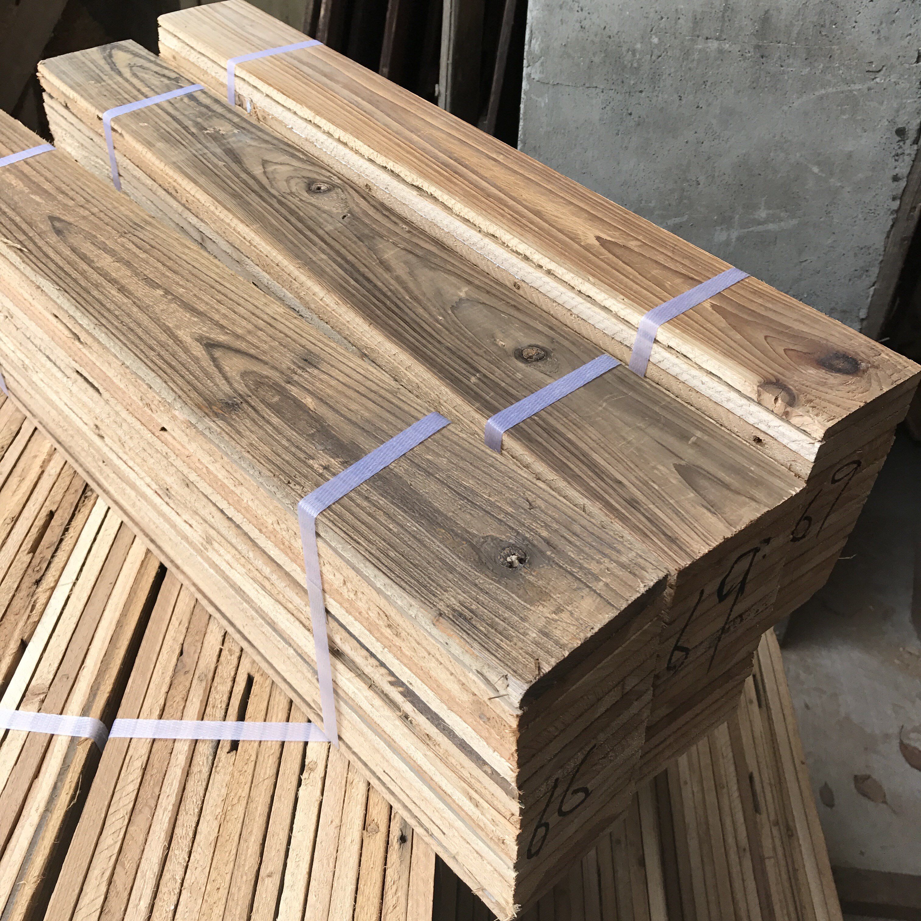 木板彩色实木地板做旧原木木色松木背景墙仿古复古实木地板