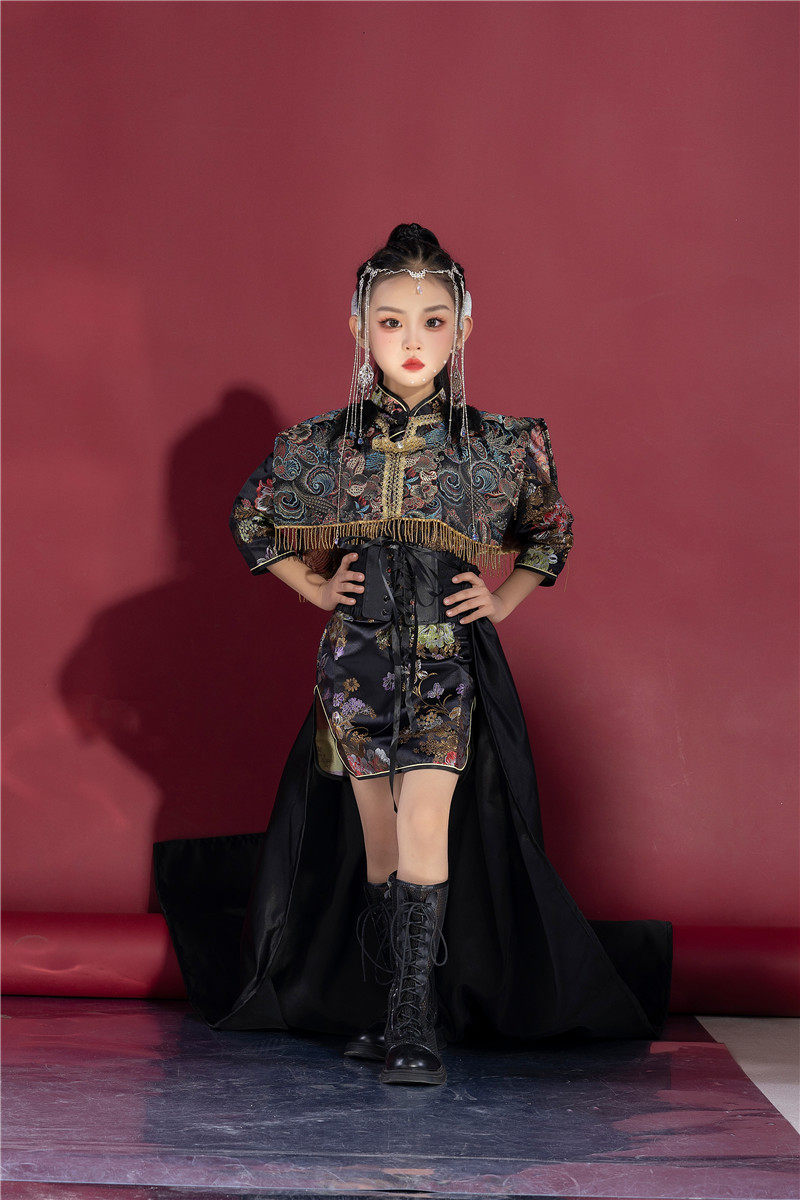 国潮童装礼服黑色霸气时装走秀女童模特国风儿童礼服