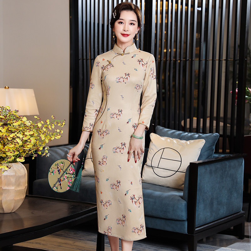 旗袍江南2022年新款杏色中袖复古改良印花中国旗袍