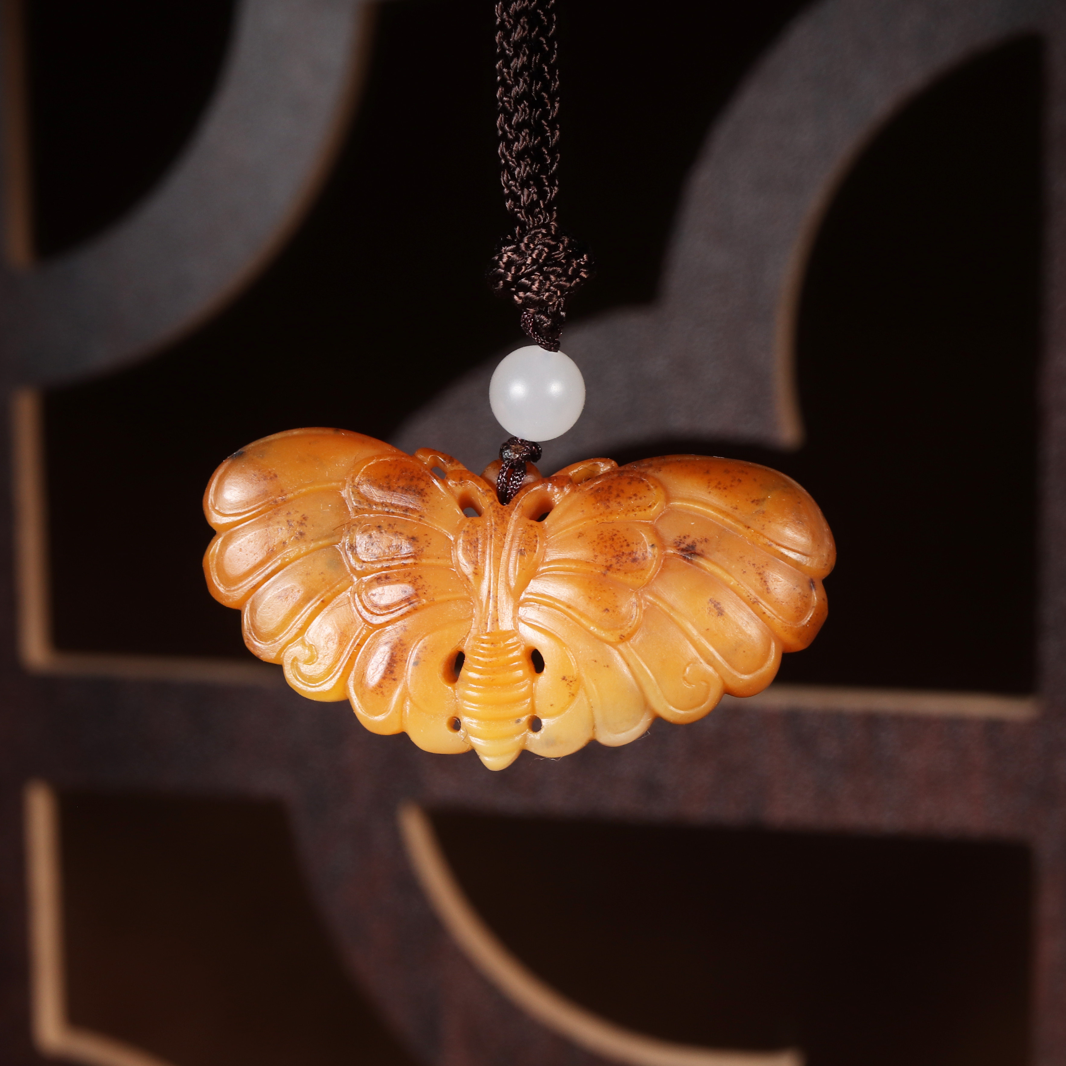 在售黄沁蝴蝶正宗新疆和田玉籽料原石玉坠挂件苏工沁色熟糯