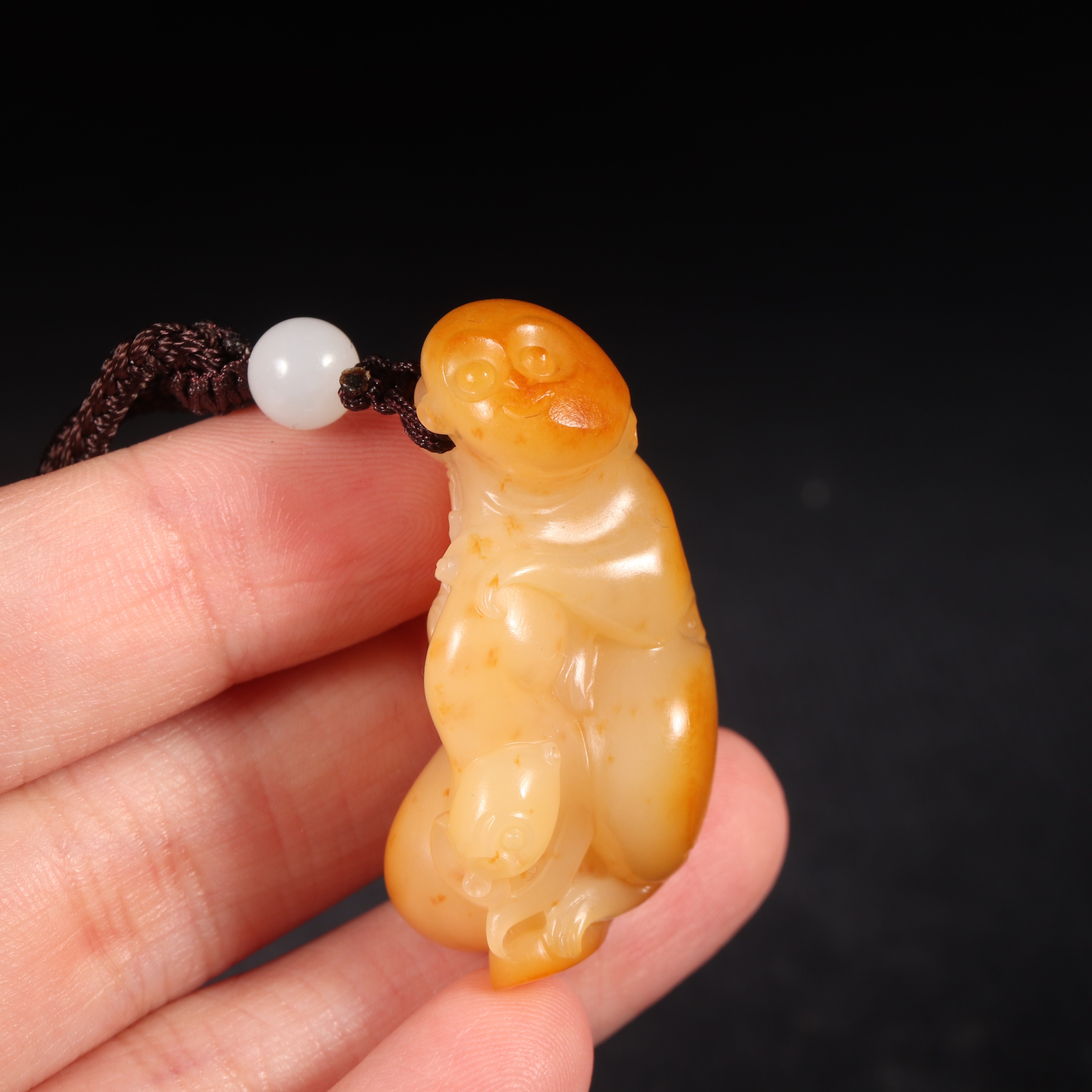 在售黄沁独双灵正宗新疆和田苏工生肖猴玉挂件颈饰